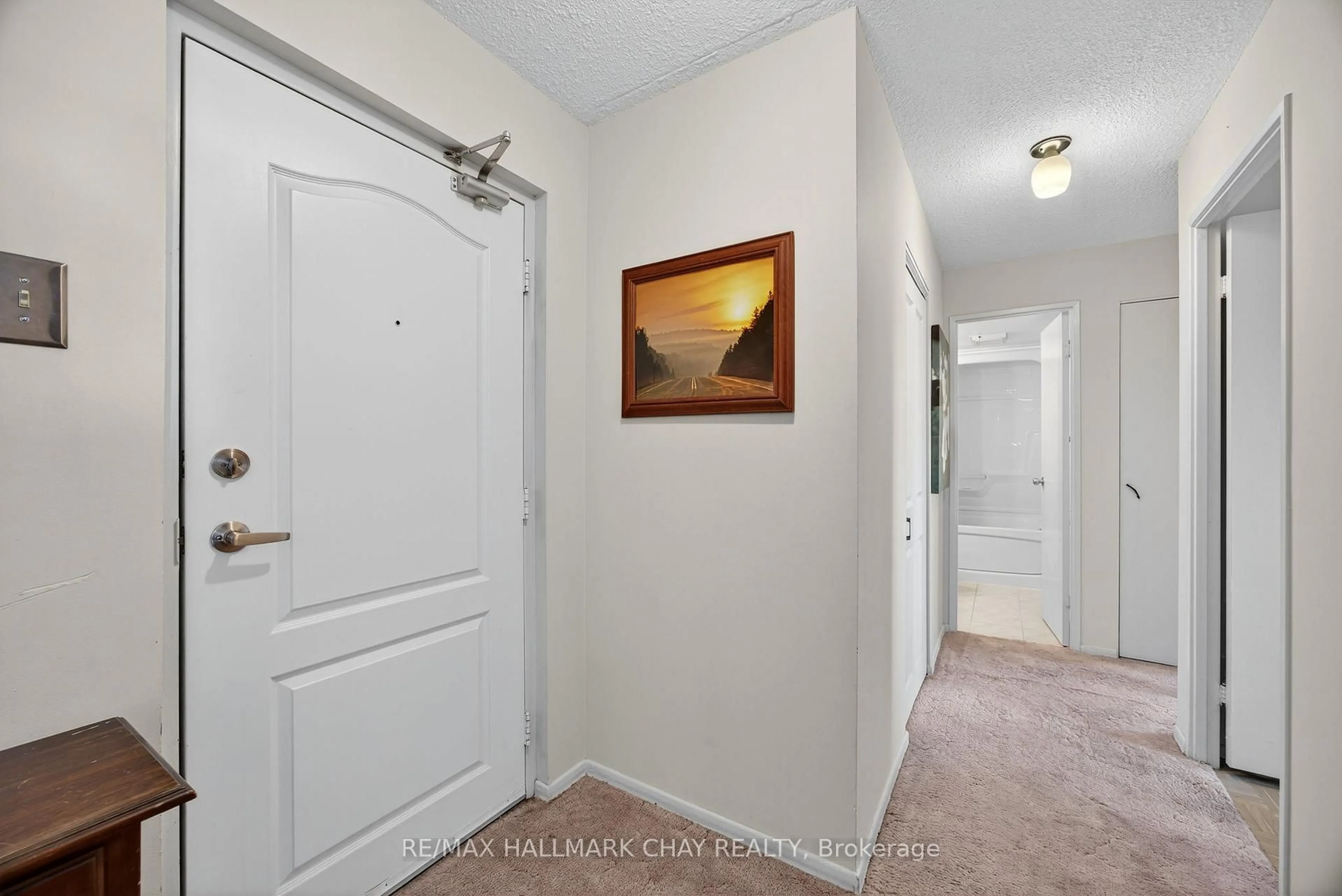 Indoor entryway for 414 Blake St #705, Barrie Ontario L4M 5J7