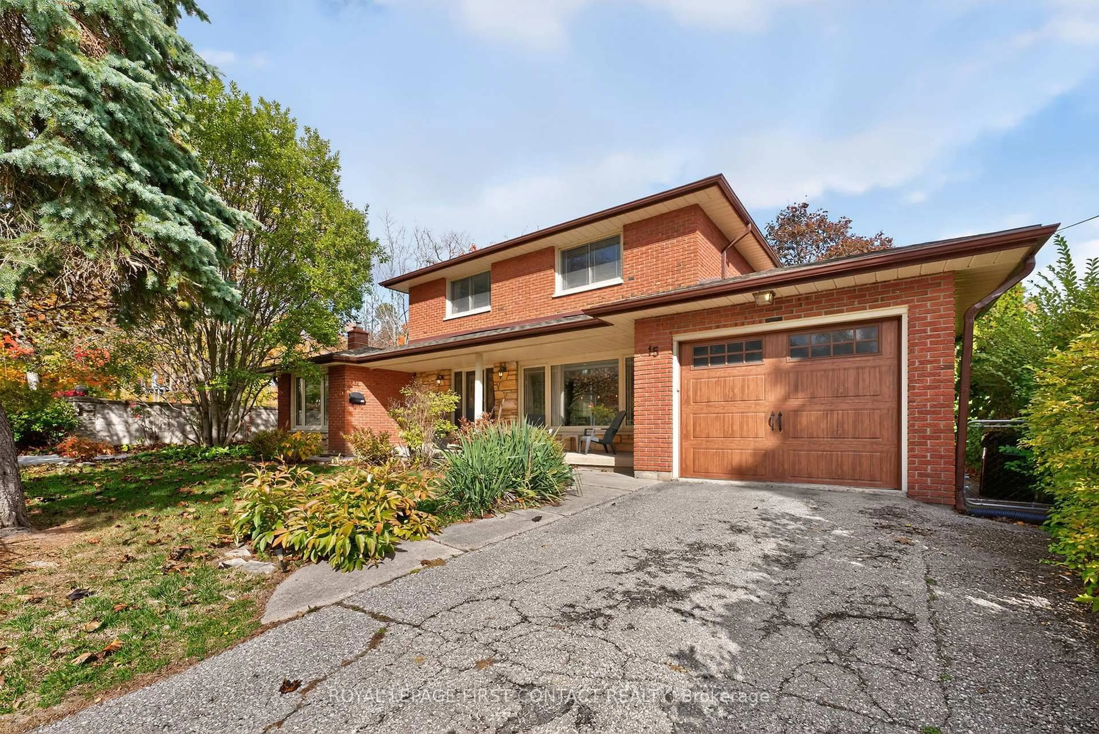 Home with brick exterior material, street for 15 Rodney St, Barrie Ontario L4M 4B5