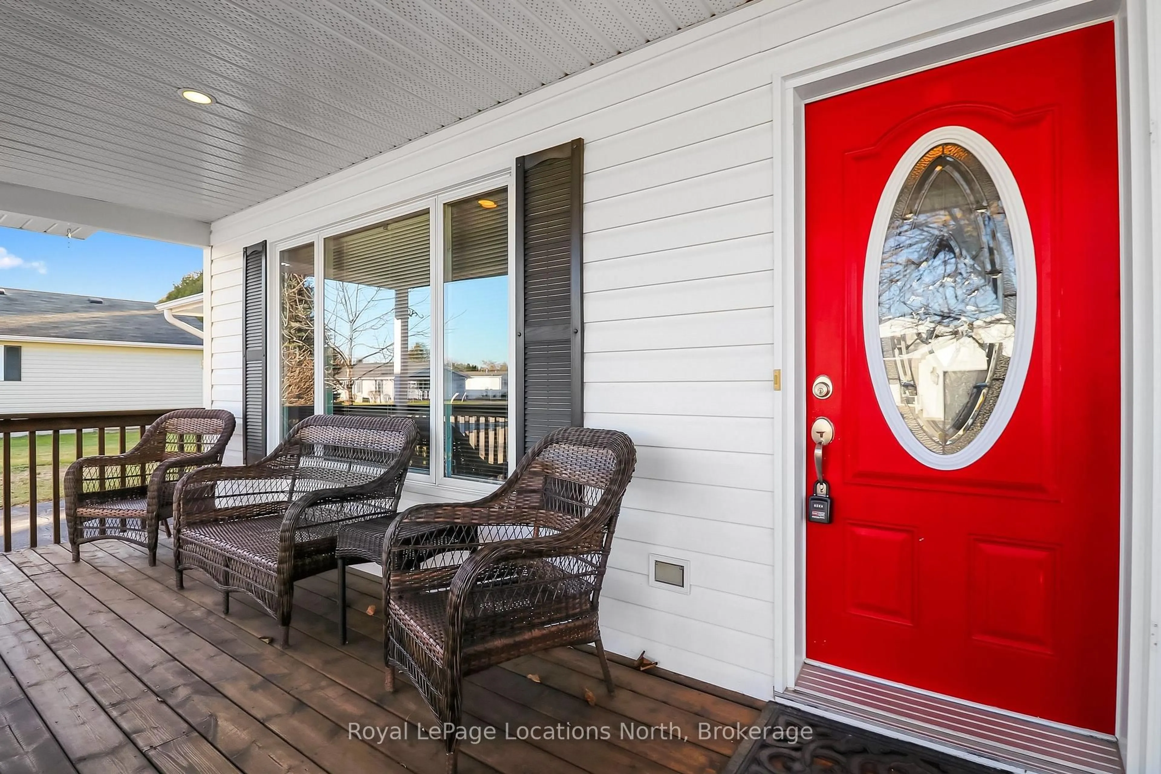 Indoor entryway for 24 Kentucky Ave, Wasaga Beach Ontario L9Z 3A8