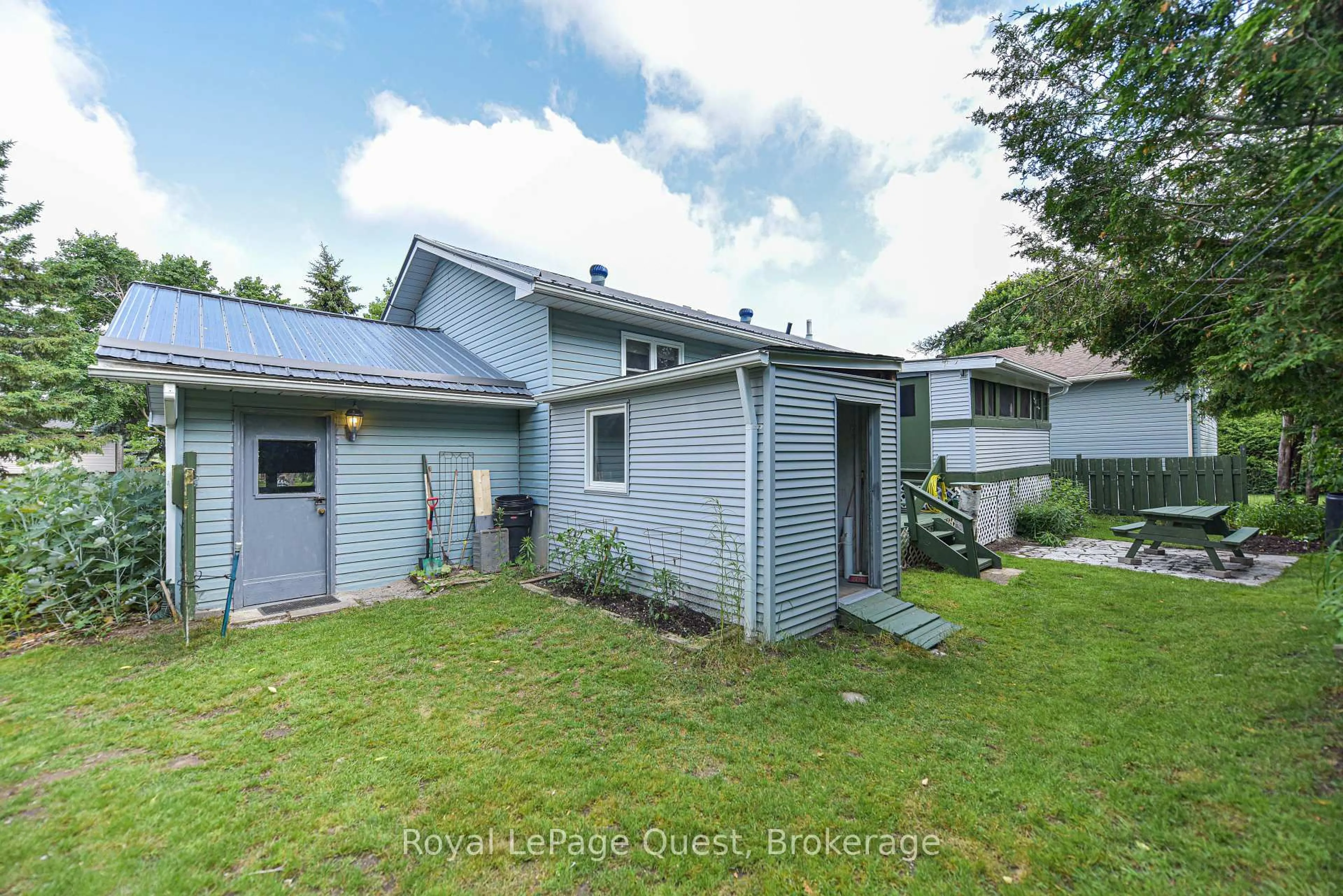 A pic from outside/outdoor area/front of a property/back of a property/a pic from drone, street for 9 Dancy Dr, Orillia Ontario L3V 7M1