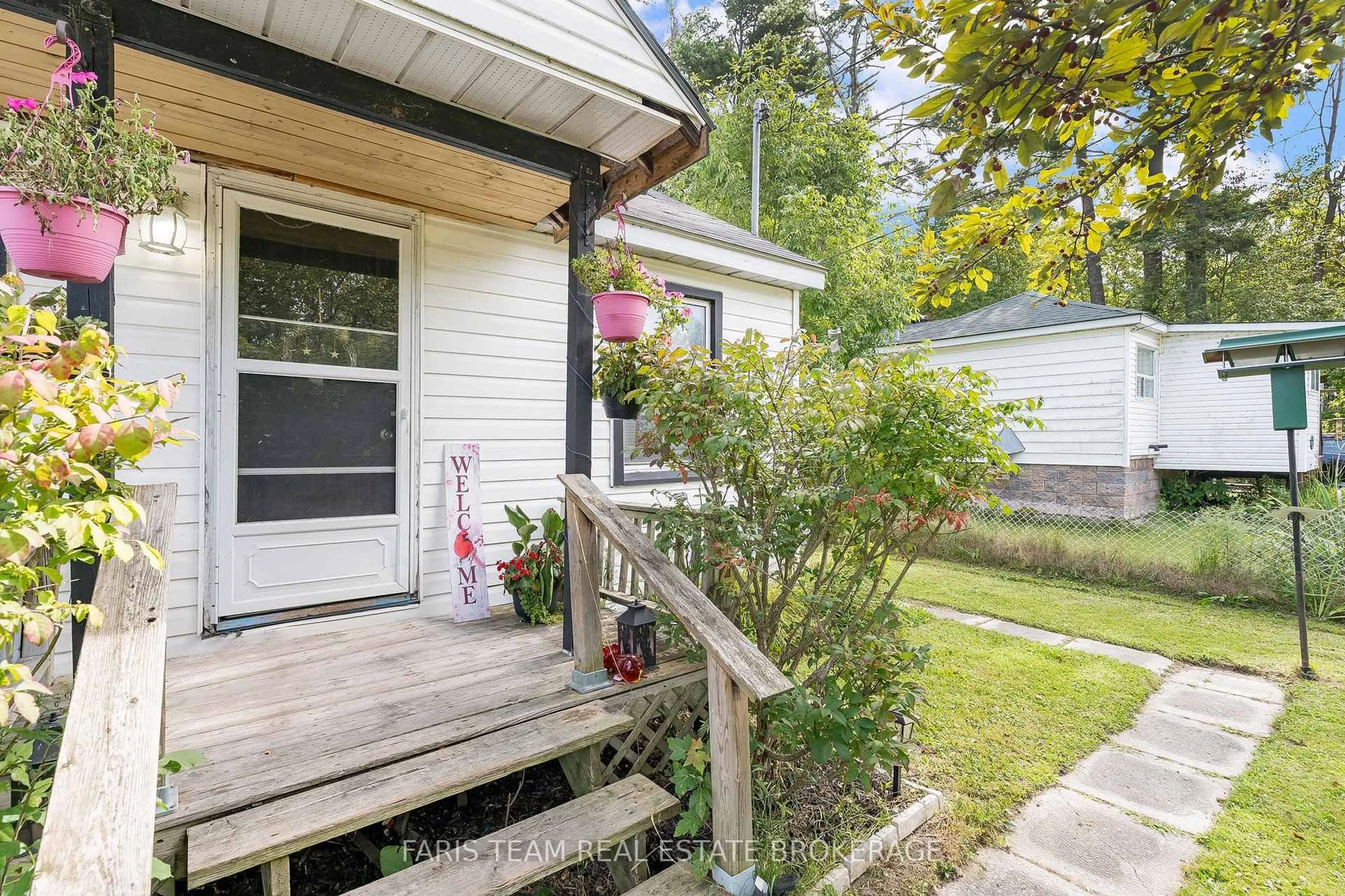 Patio, street for 3425 Coronation Ave, Severn Ontario L0K 1G0