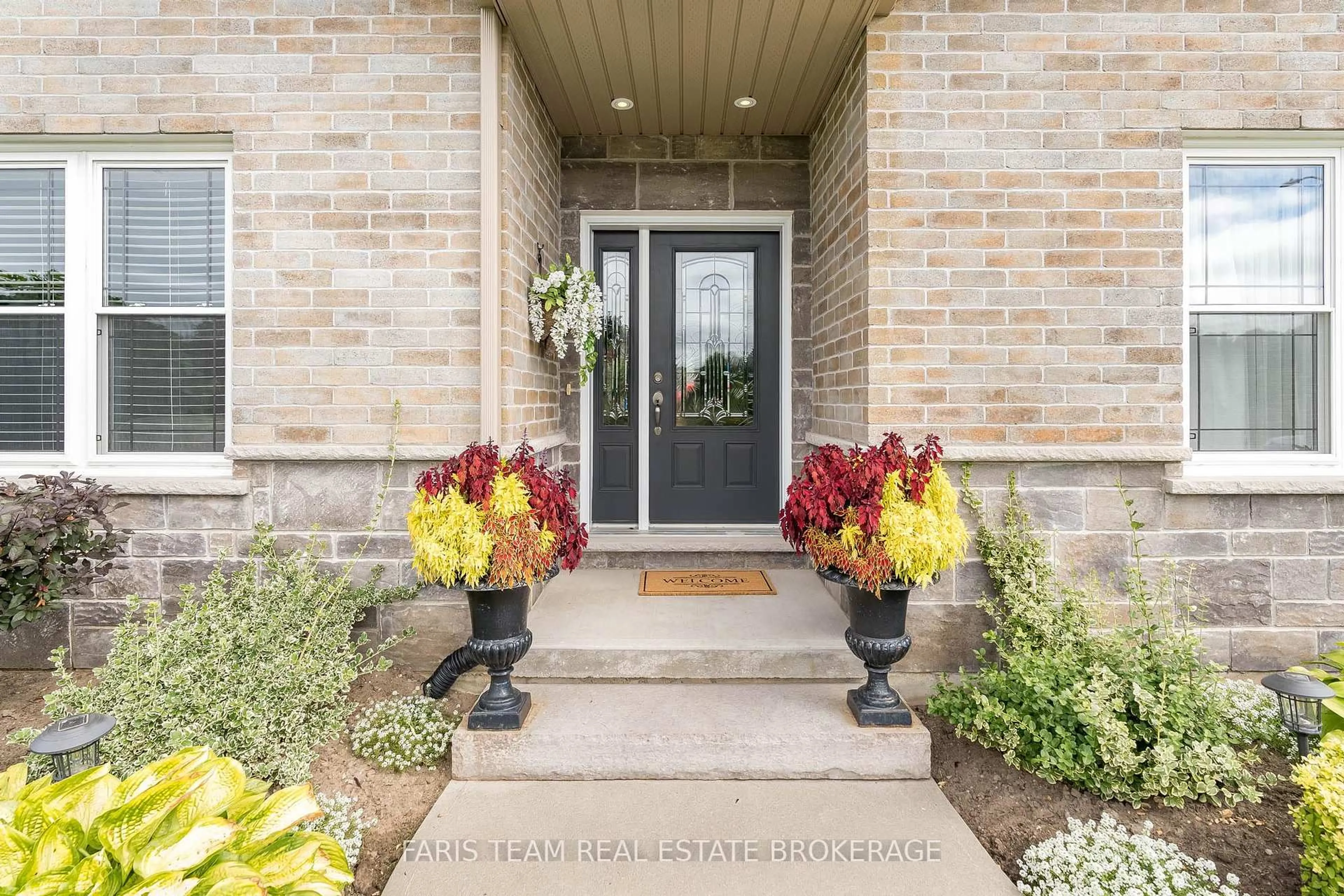 Indoor entryway for 1962 Elana Dr, Severn Ontario L3V 0C2