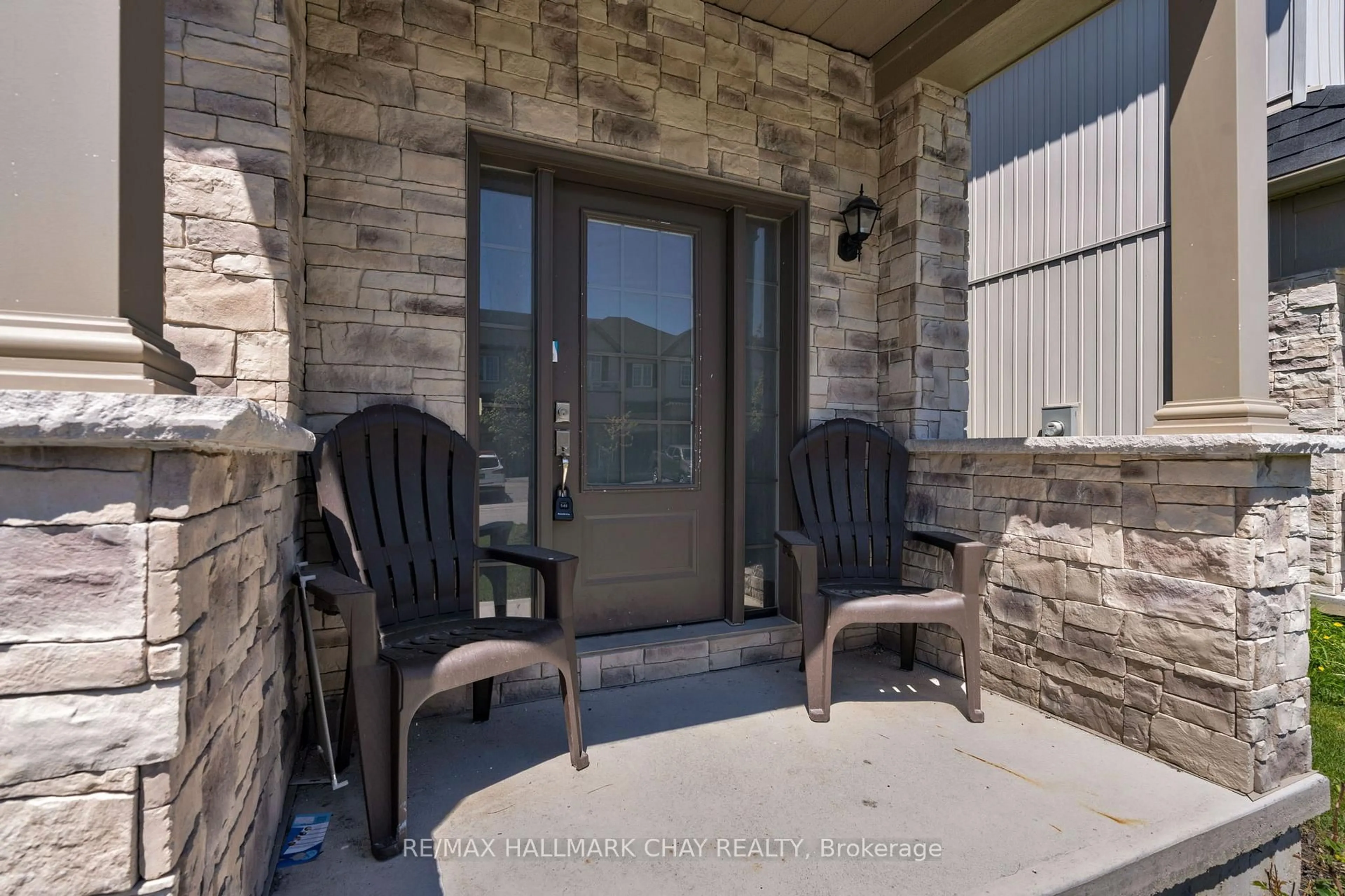 Patio, street for 24 Churchlea Mews, Orillia Ontario L3V 8K9
