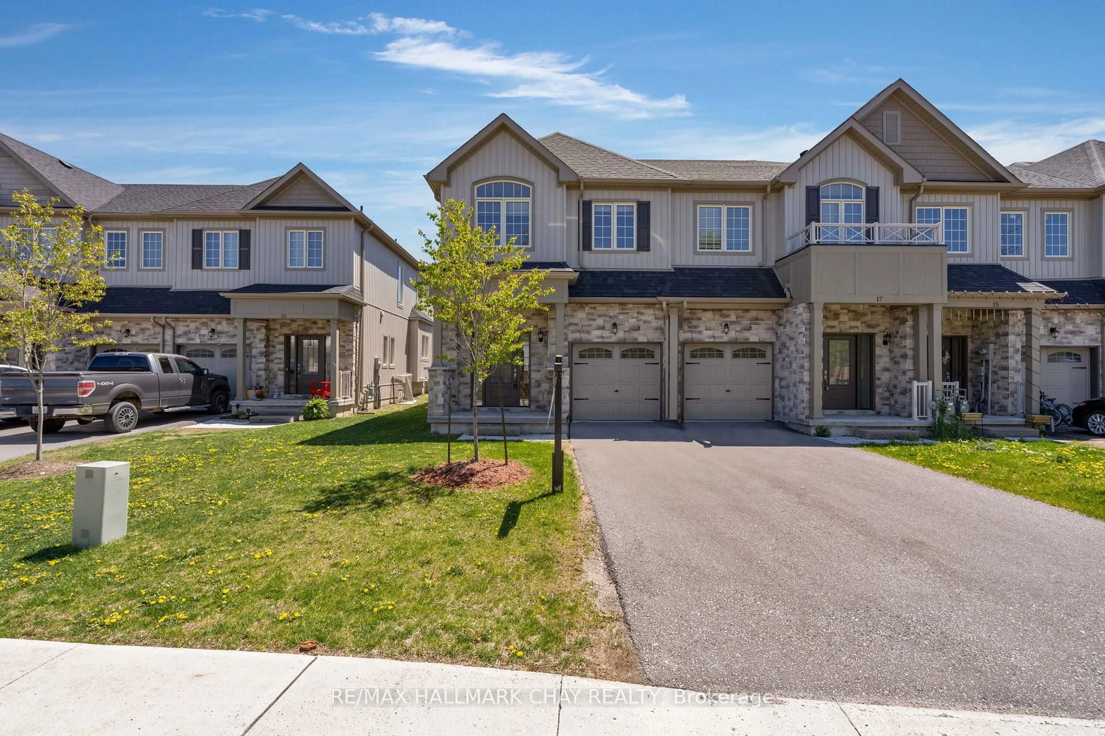 A pic from outside/outdoor area/front of a property/back of a property/a pic from drone, street for 19 Churchlea Mews, Orillia Ontario L3V 8K9