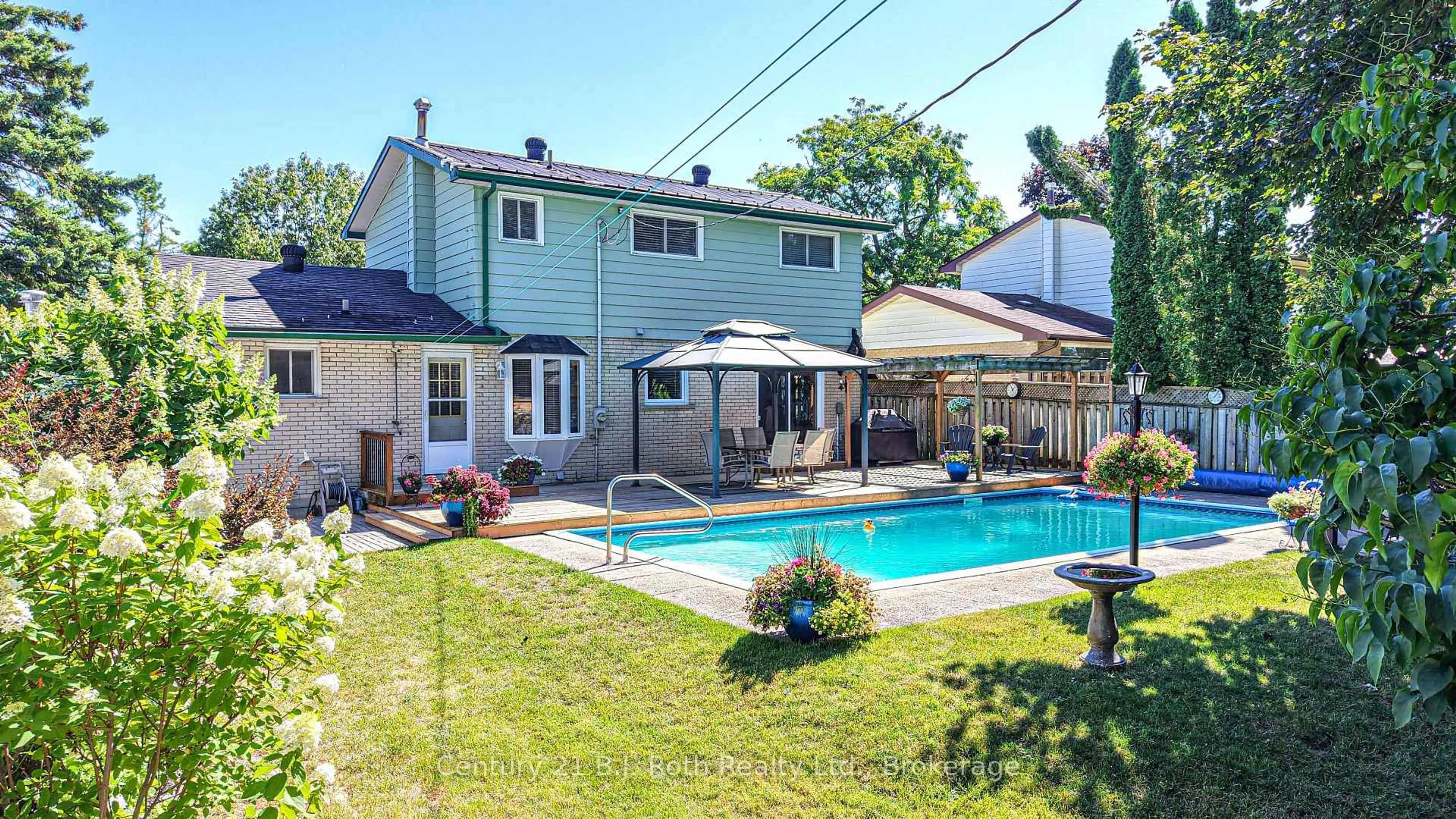 Pool for 215 Park St, Orillia Ontario L3V 5V7