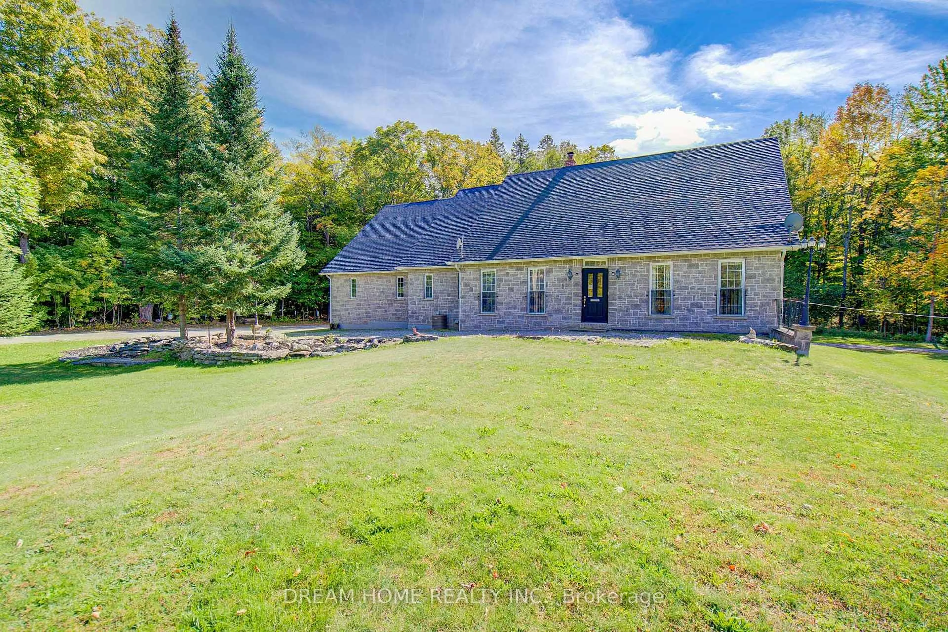 A pic from outside/outdoor area/front of a property/back of a property/a pic from drone, unknown for 1119 Sajnovic Pl, Ramara Ontario L3V 0L8