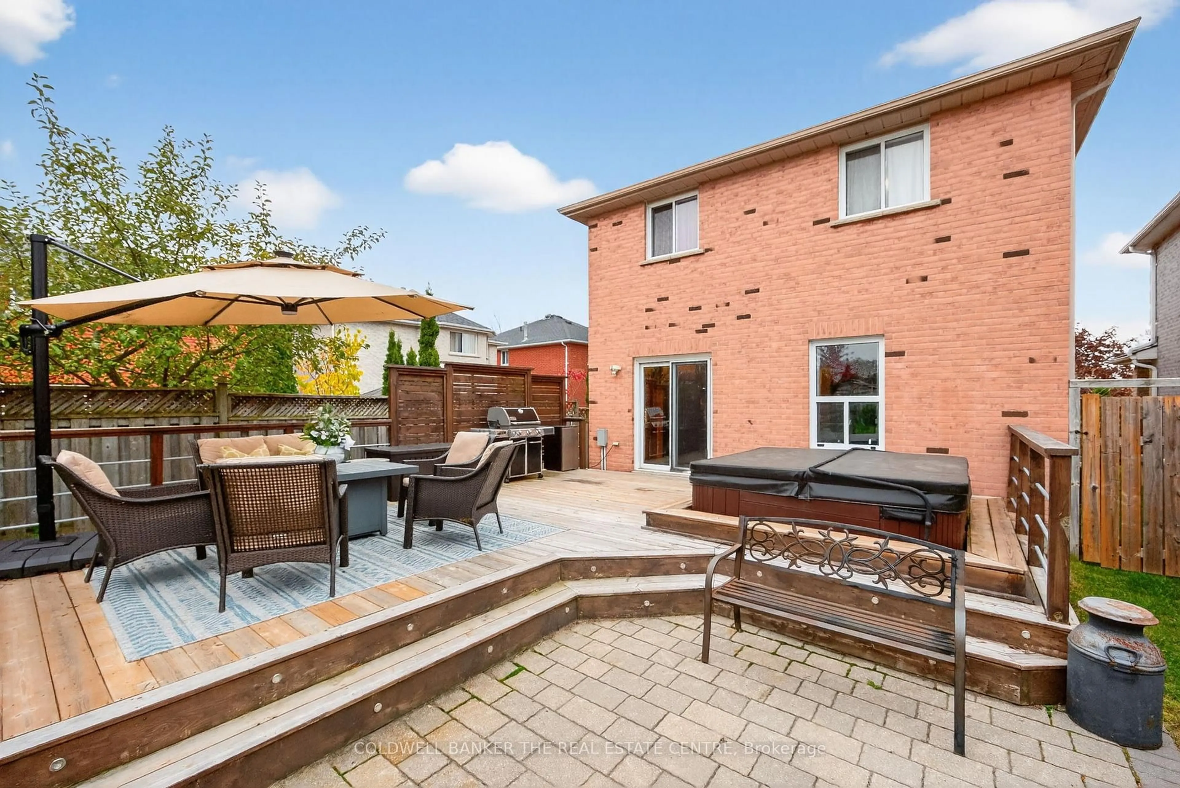 Patio, street for 136 Violet St, Barrie Ontario L4N 9M7