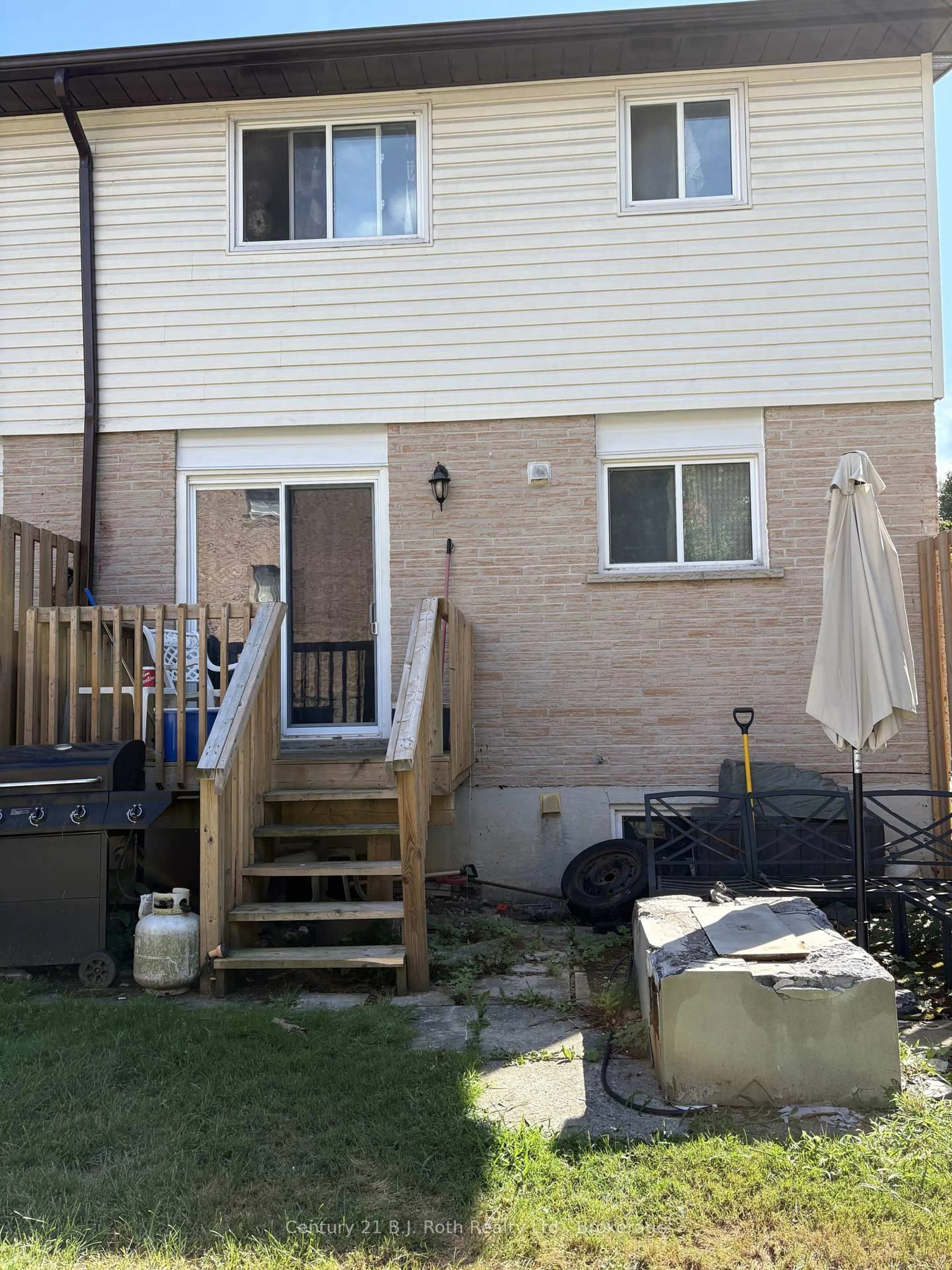 Patio, street for 1095 Mississaga St #107, Orillia Ontario L3V 6W7