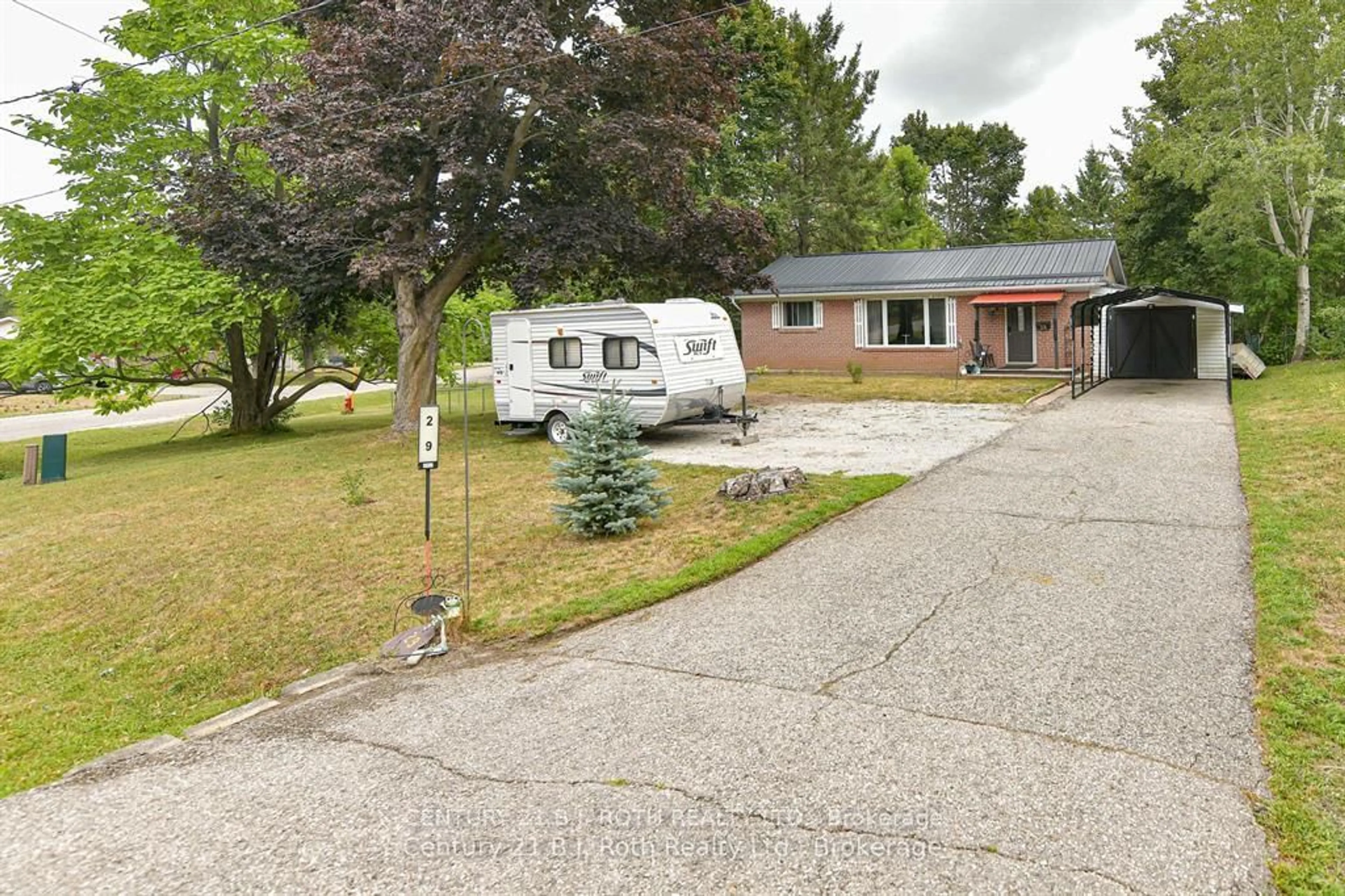 A pic from outside/outdoor area/front of a property/back of a property/a pic from drone, street for 29 Quinn Ave, Orillia Ontario L3V 3H6