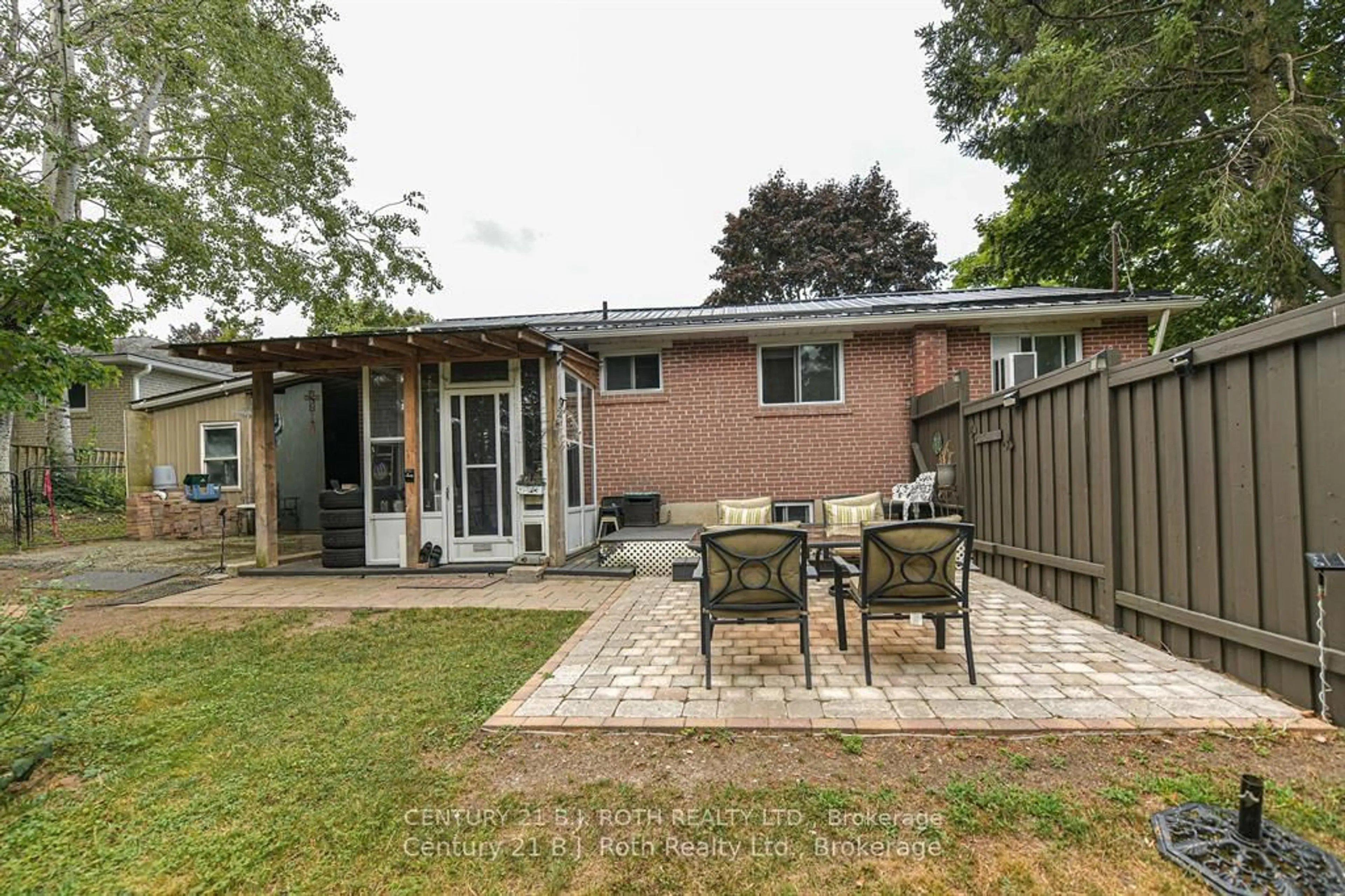 Patio, street for 29 Quinn Ave, Orillia Ontario L3V 3H6