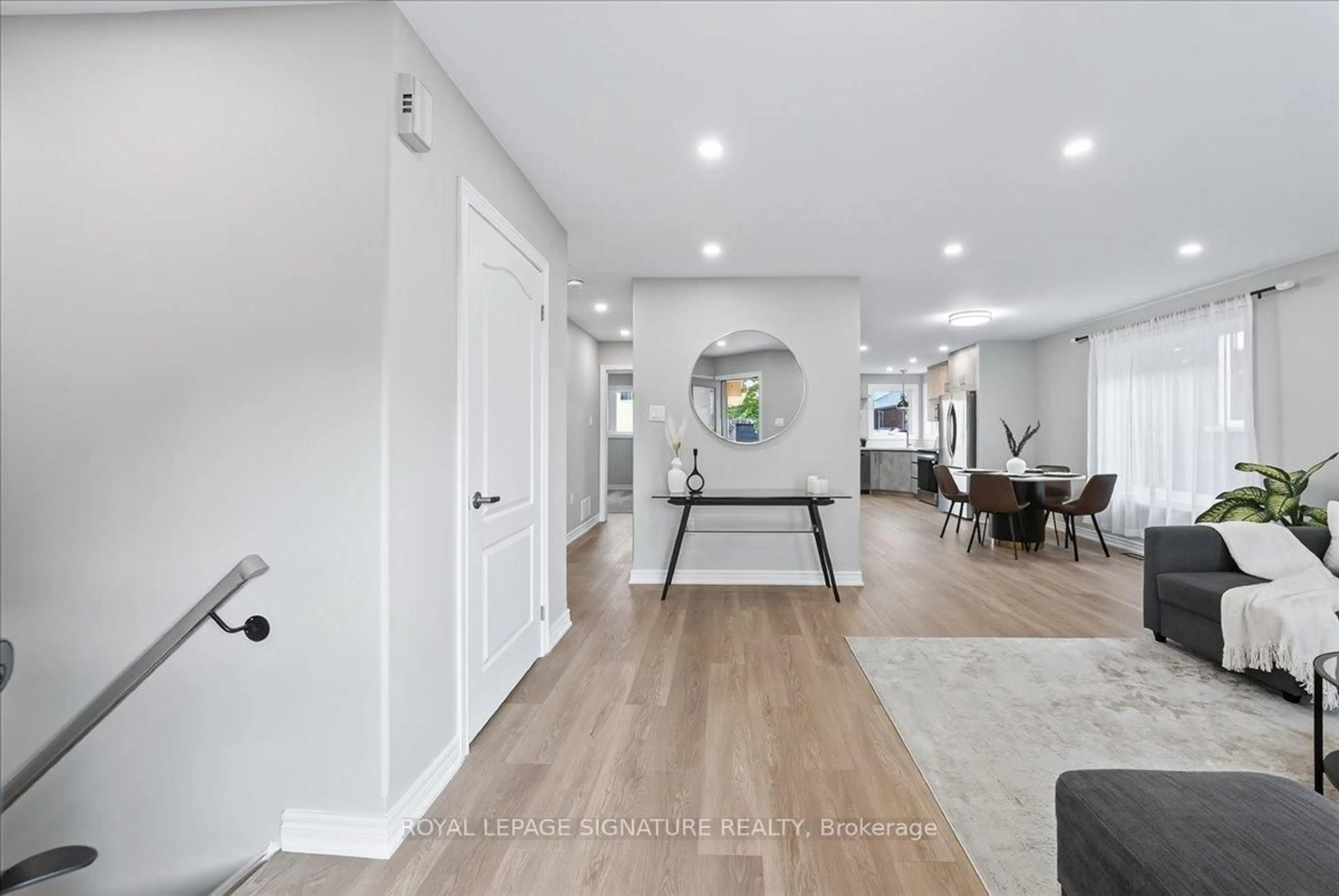 Indoor entryway for 83 Sun King Cres, Barrie Ontario L4M 7K4