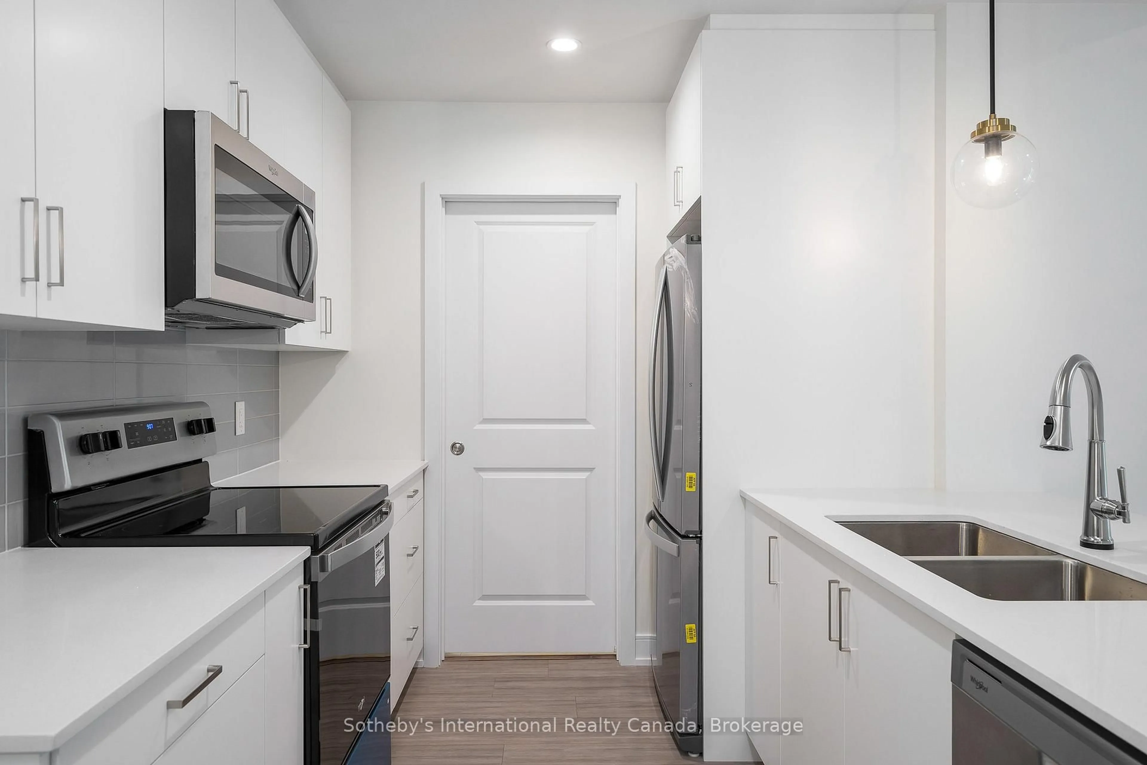 Standard kitchen, unknown for 121 Mary St #322, Clearview Ontario L0M 1G0