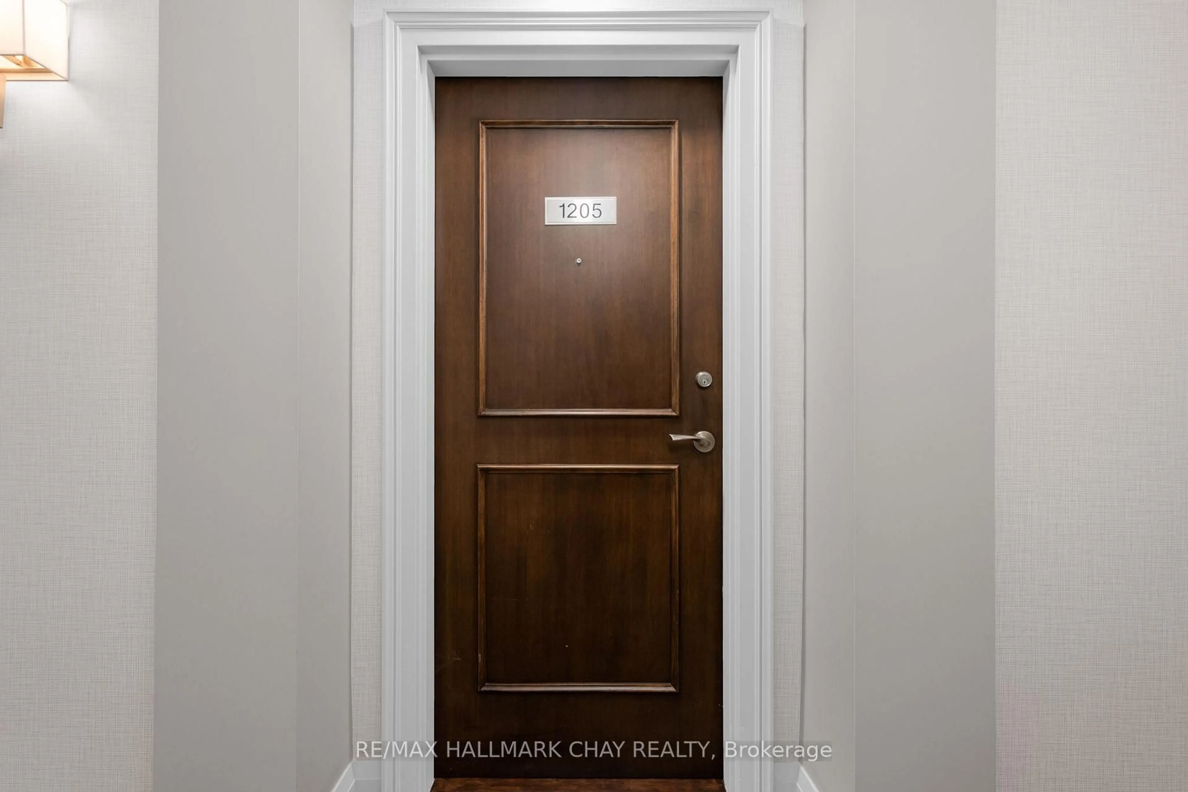 Indoor entryway for 6 TORONTO St #1205, Barrie Ontario L4N 9R2