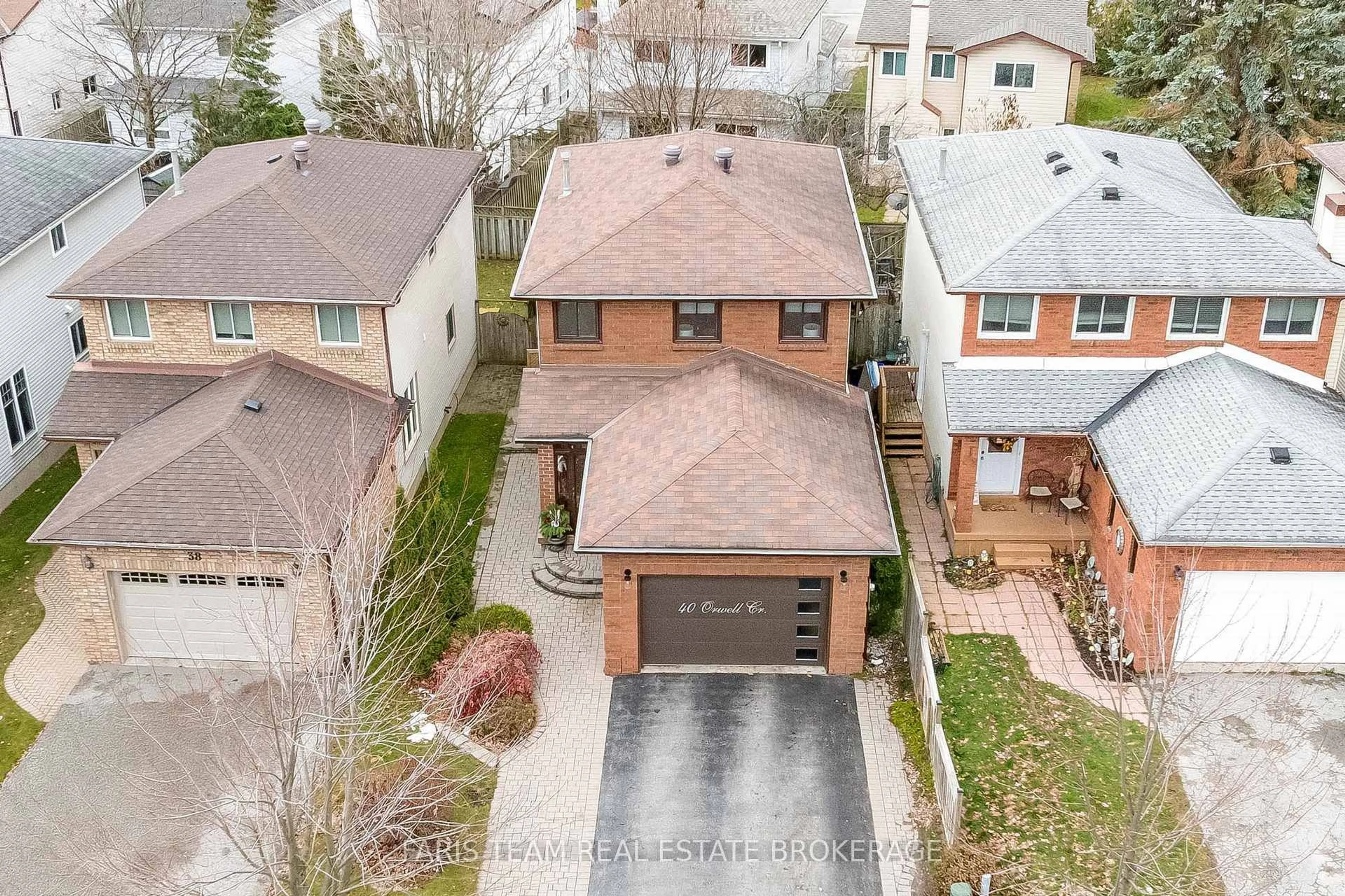 A pic from outside/outdoor area/front of a property/back of a property/a pic from drone, street for 40 Orwell Cres, Barrie Ontario L4N 6M6