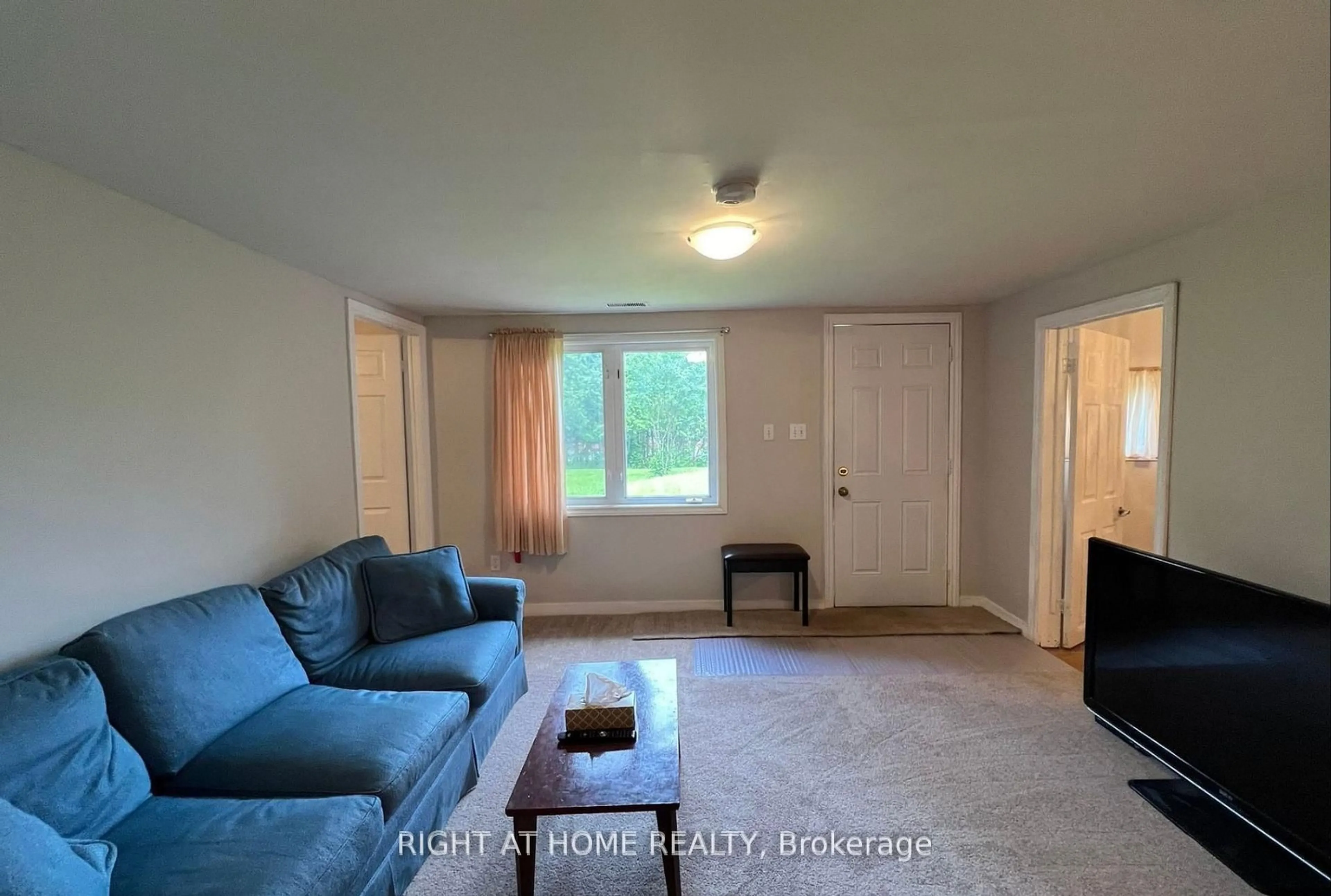 Living room with furniture, unknown for 34 Broadview St, Collingwood Ontario L9Y 0X2