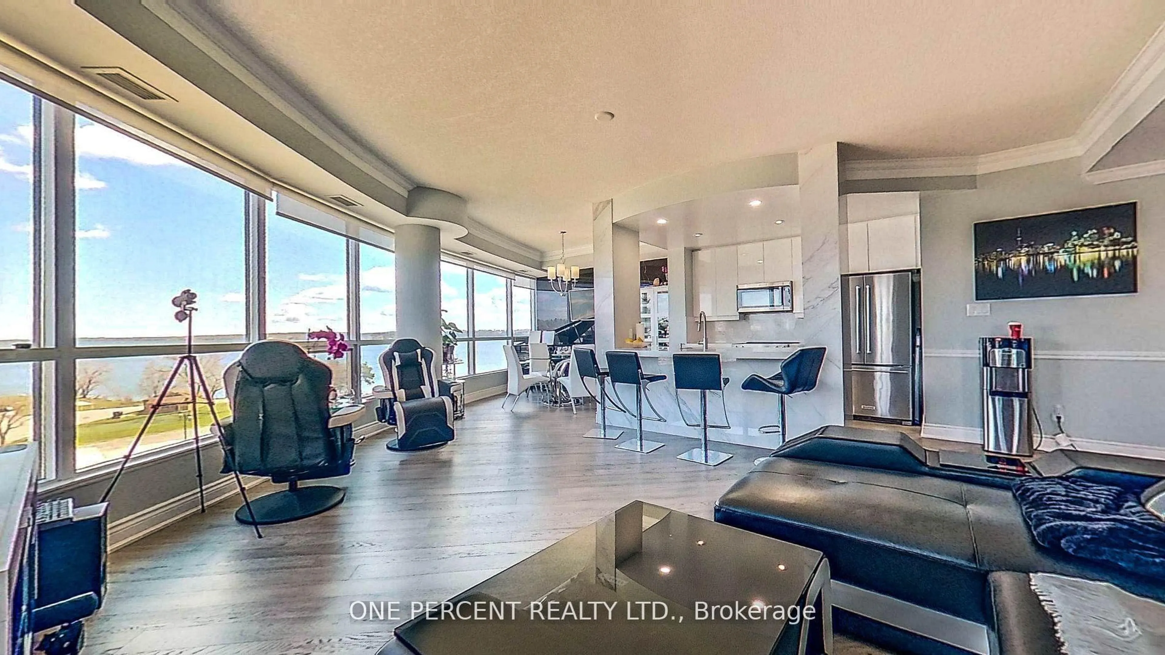 Open concept kitchen, ceramic/tile floor for 33 ELLEN St #604, Barrie Ontario L4N 6E9