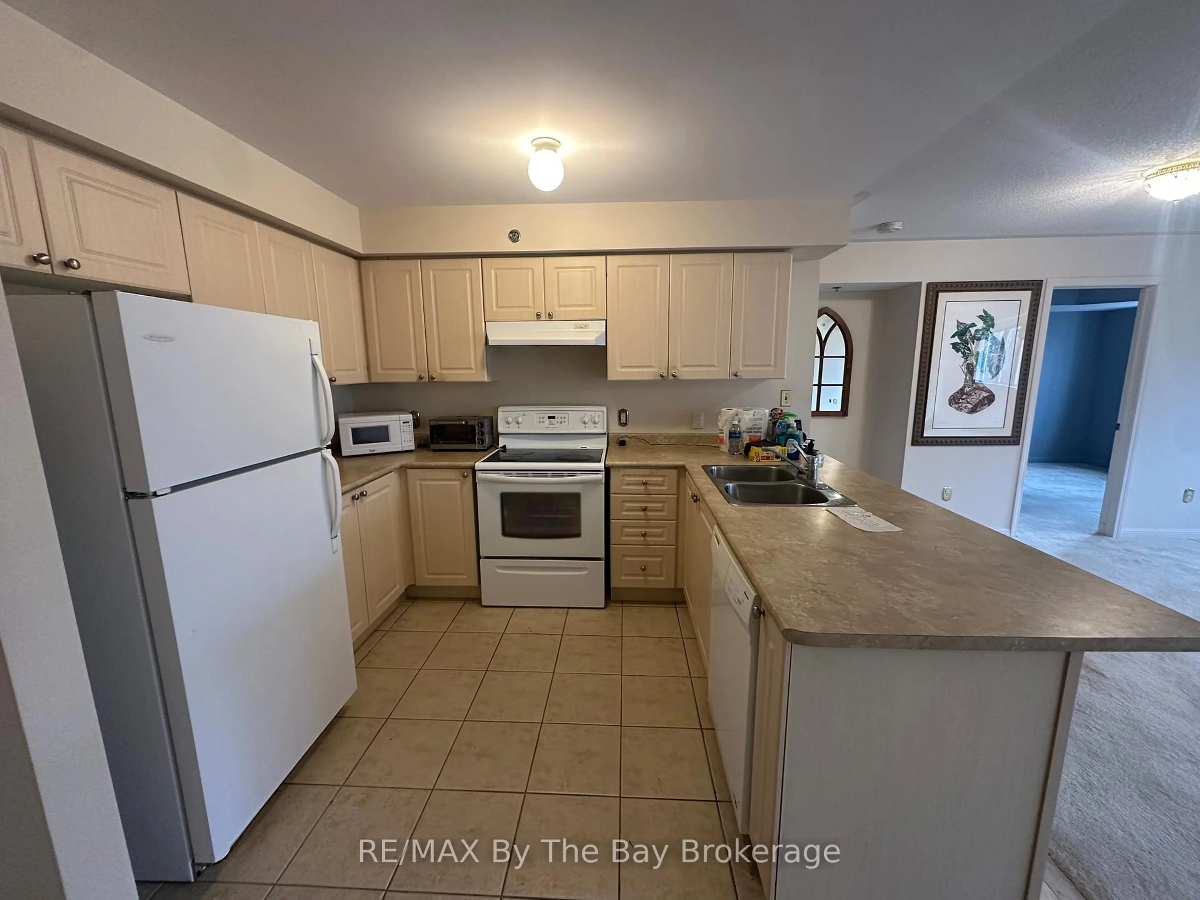 Standard kitchen, ceramic/tile floor for 16 Westbury Rd #202, Wasaga Beach Ontario L9Z 0B8