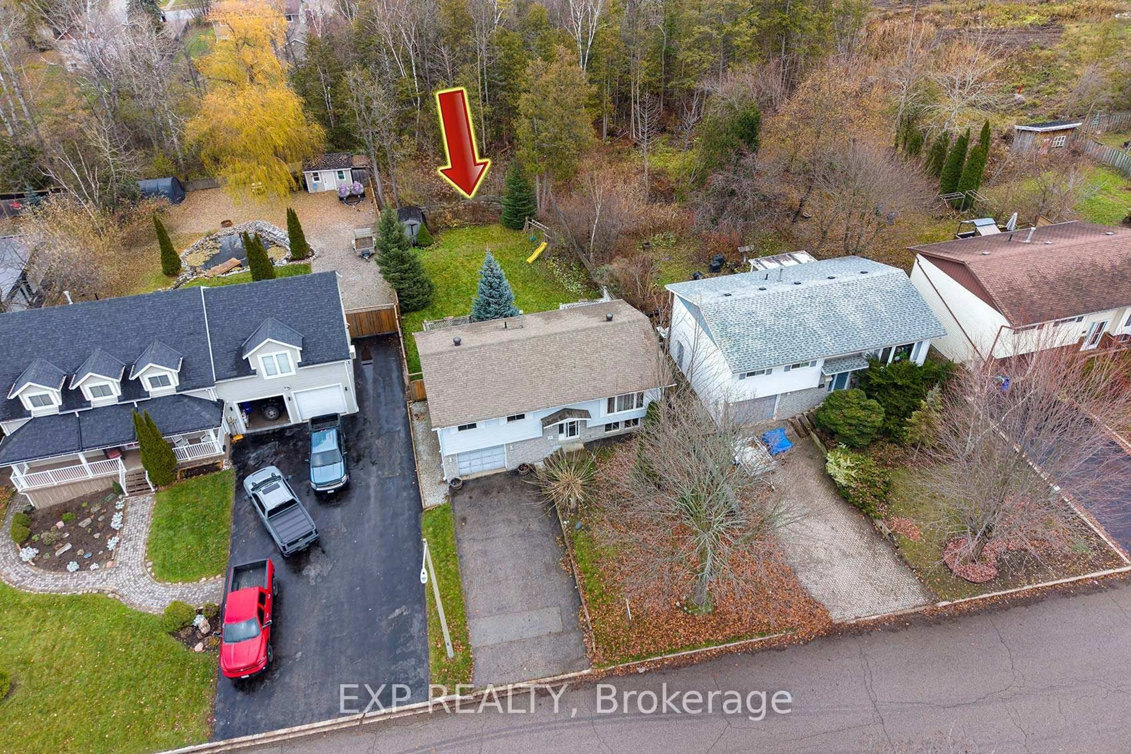 A pic from outside/outdoor area/front of a property/back of a property/a pic from drone, building for 310 Crawford St, Barrie Ontario L4N 3W8