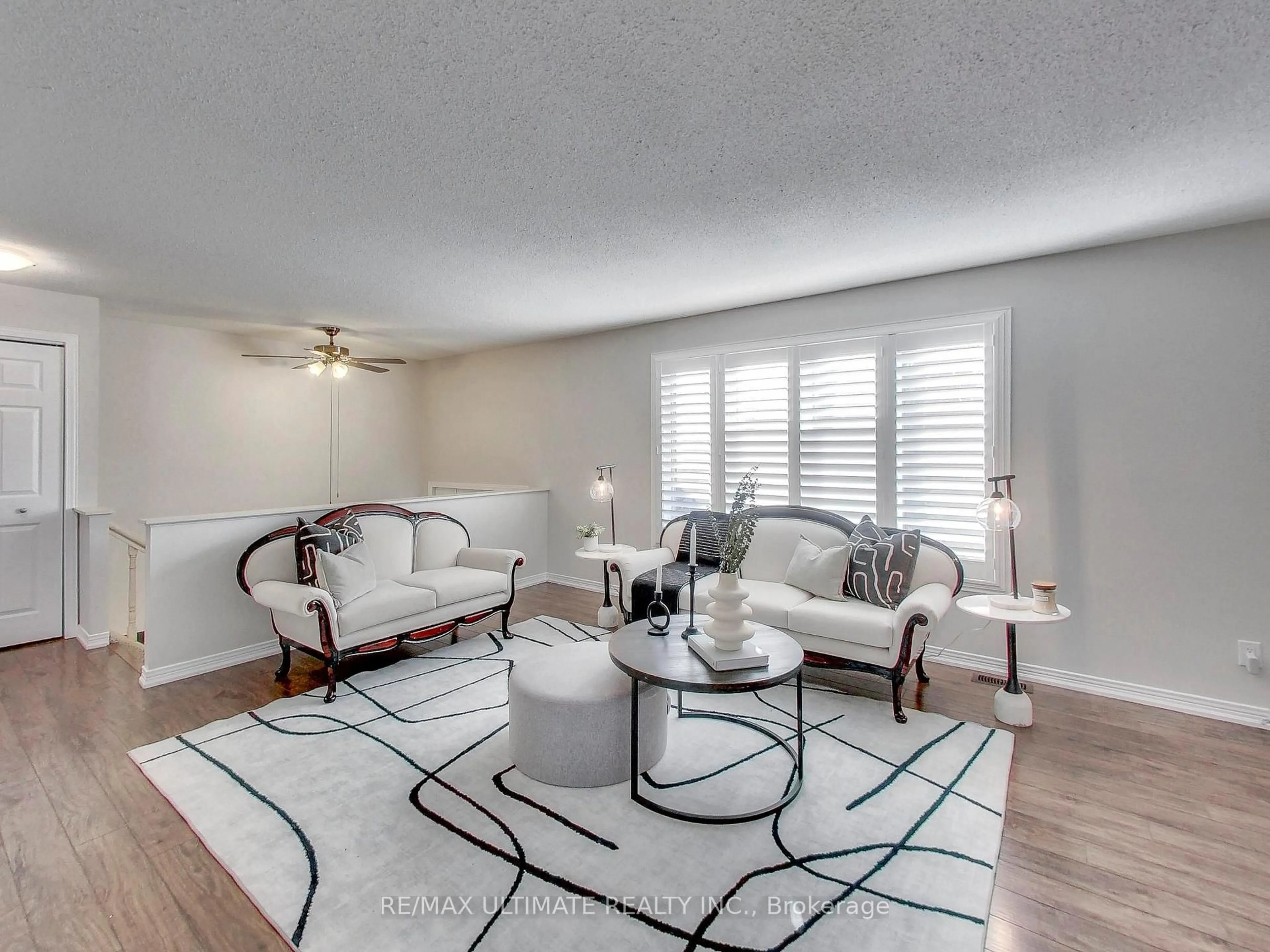 Living room with furniture, unknown for 71 61st St, Wasaga Beach Ontario L9Z 2Z3