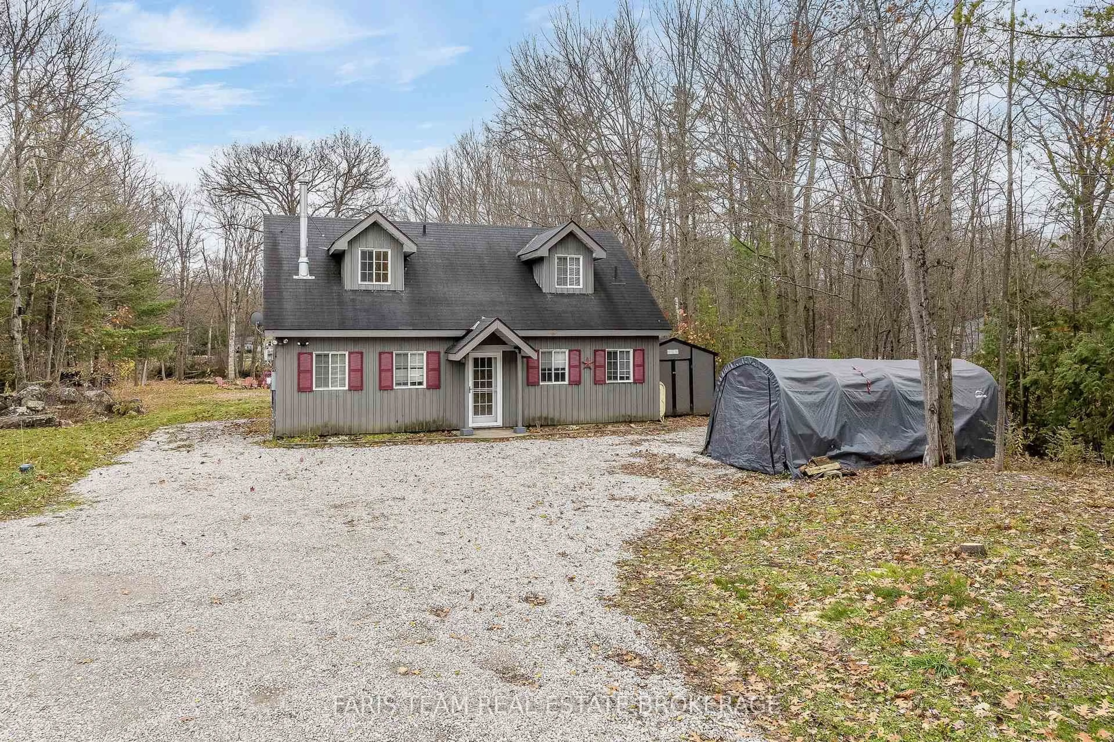 A pic from outside/outdoor area/front of a property/back of a property/a pic from drone, unknown for 7516 Island Cres, Ramara Ontario L0K 2B0