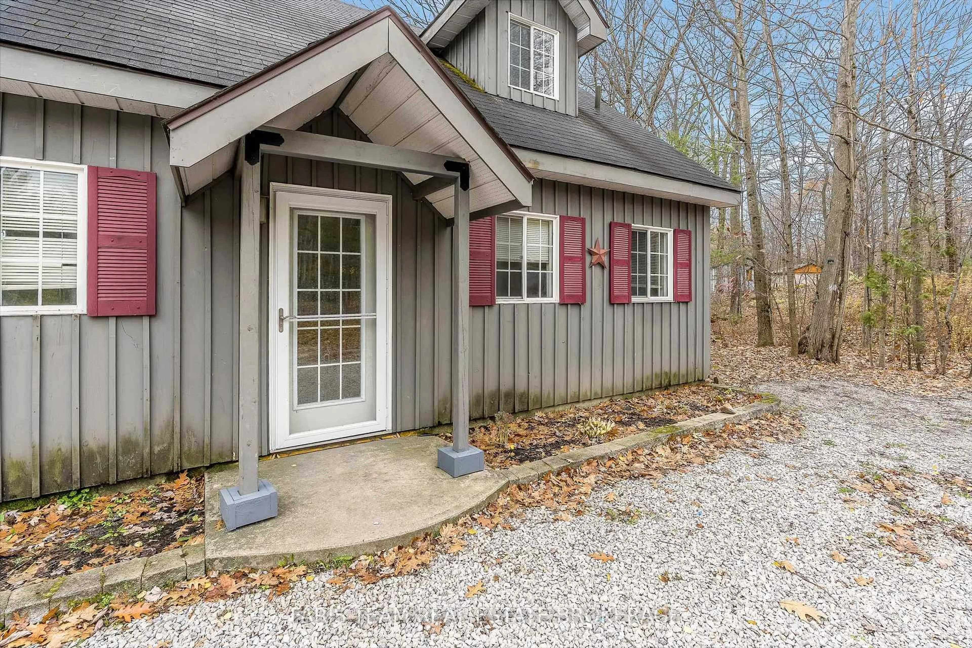 Home with vinyl exterior material, street for 7516 Island Cres, Ramara Ontario L0K 2B0