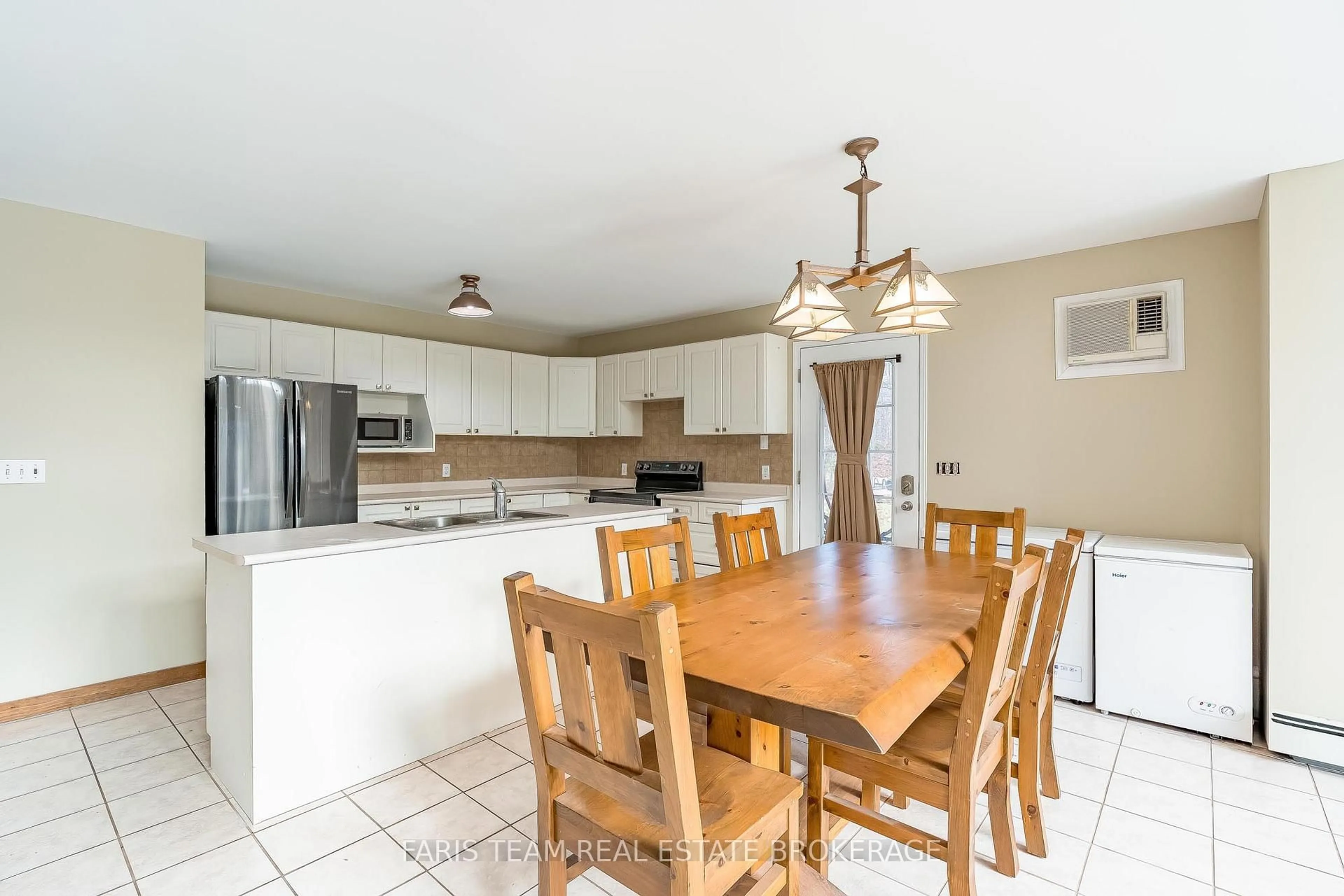 Open concept kitchen, ceramic/tile floor for 7516 Island Cres, Ramara Ontario L0K 2B0