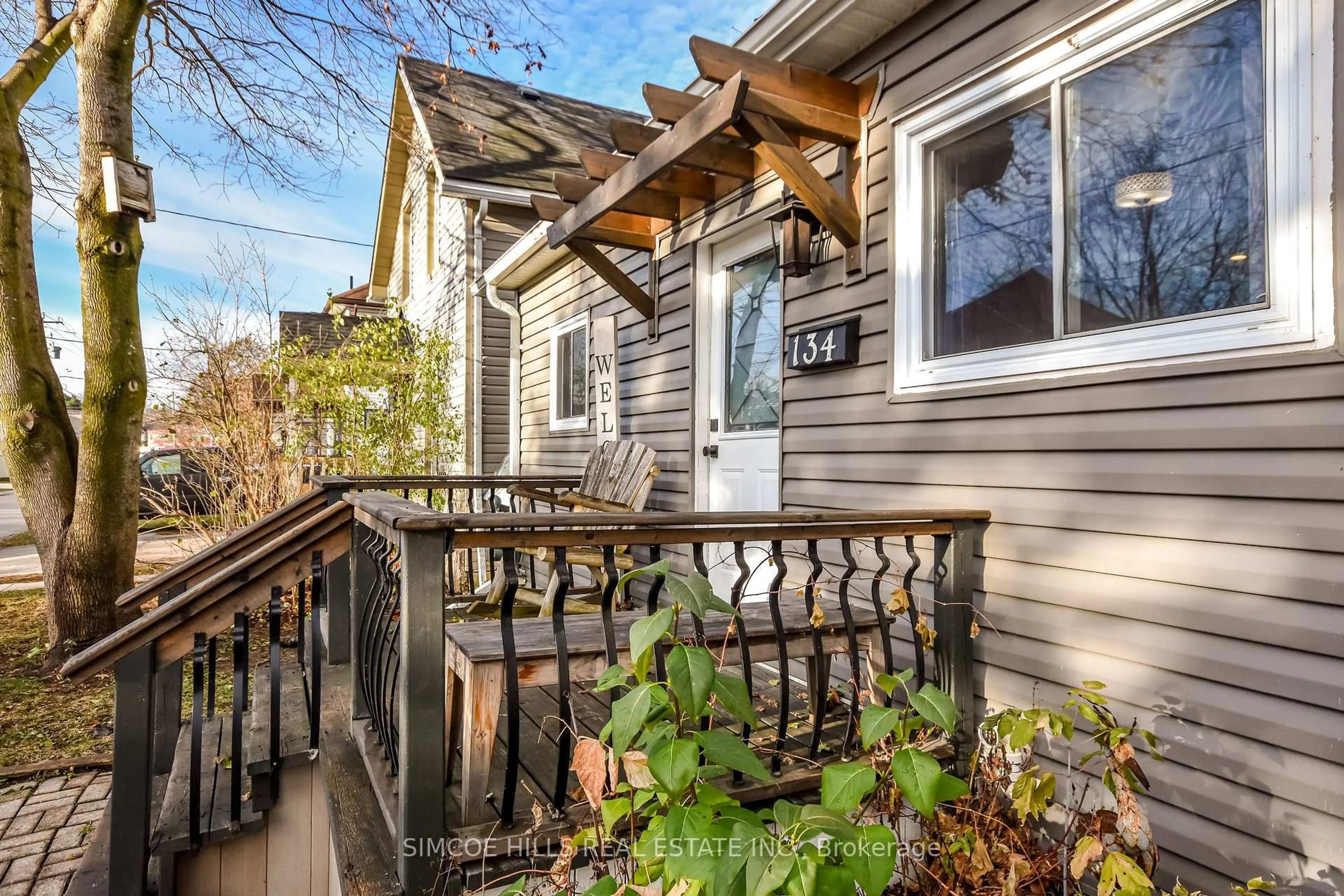 Patio, street for 134 Victoria St, Orillia Ontario L3V 2W2