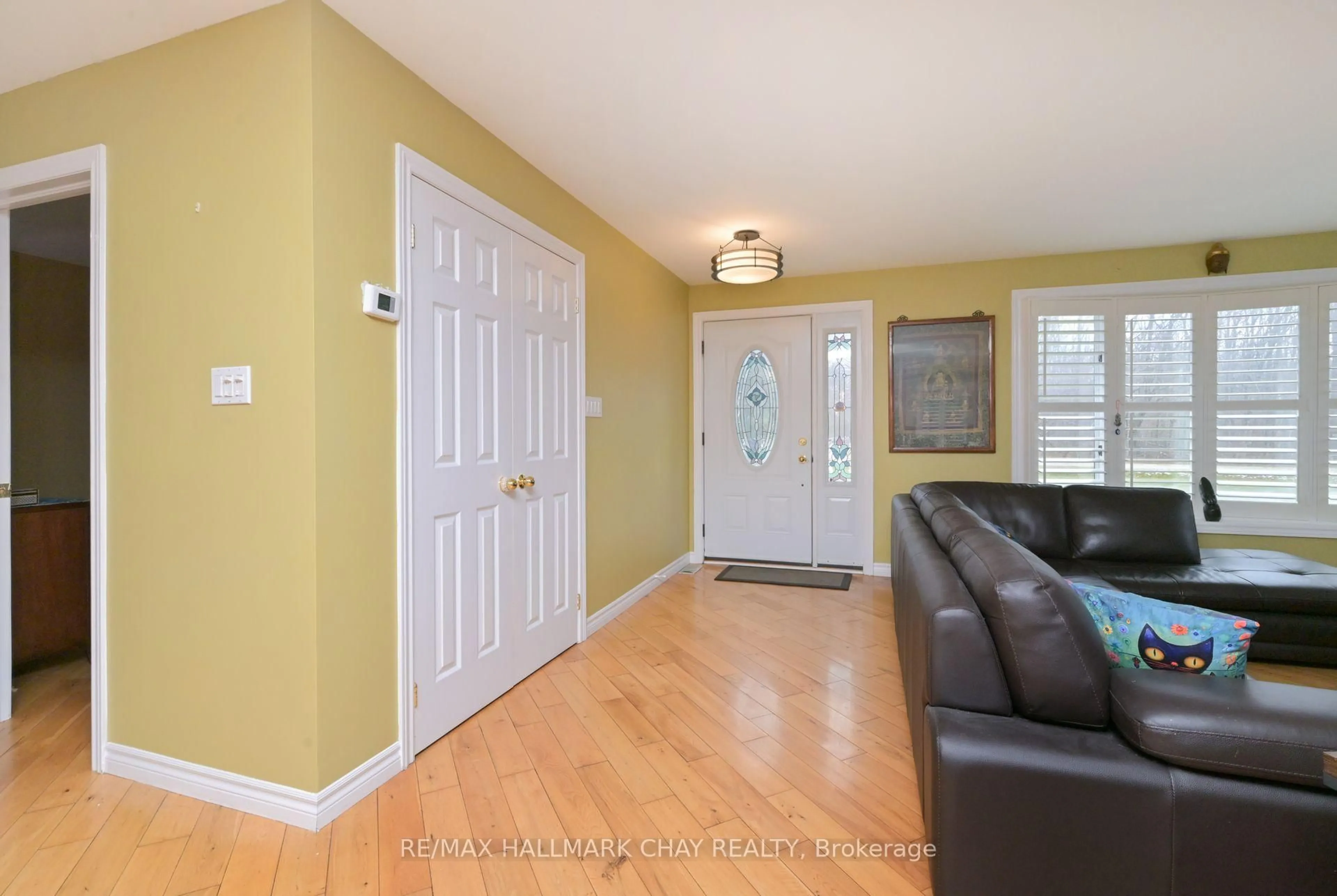 Indoor entryway for 288 Line 8 South Line, Oro-Medonte Ontario L0L 2E0