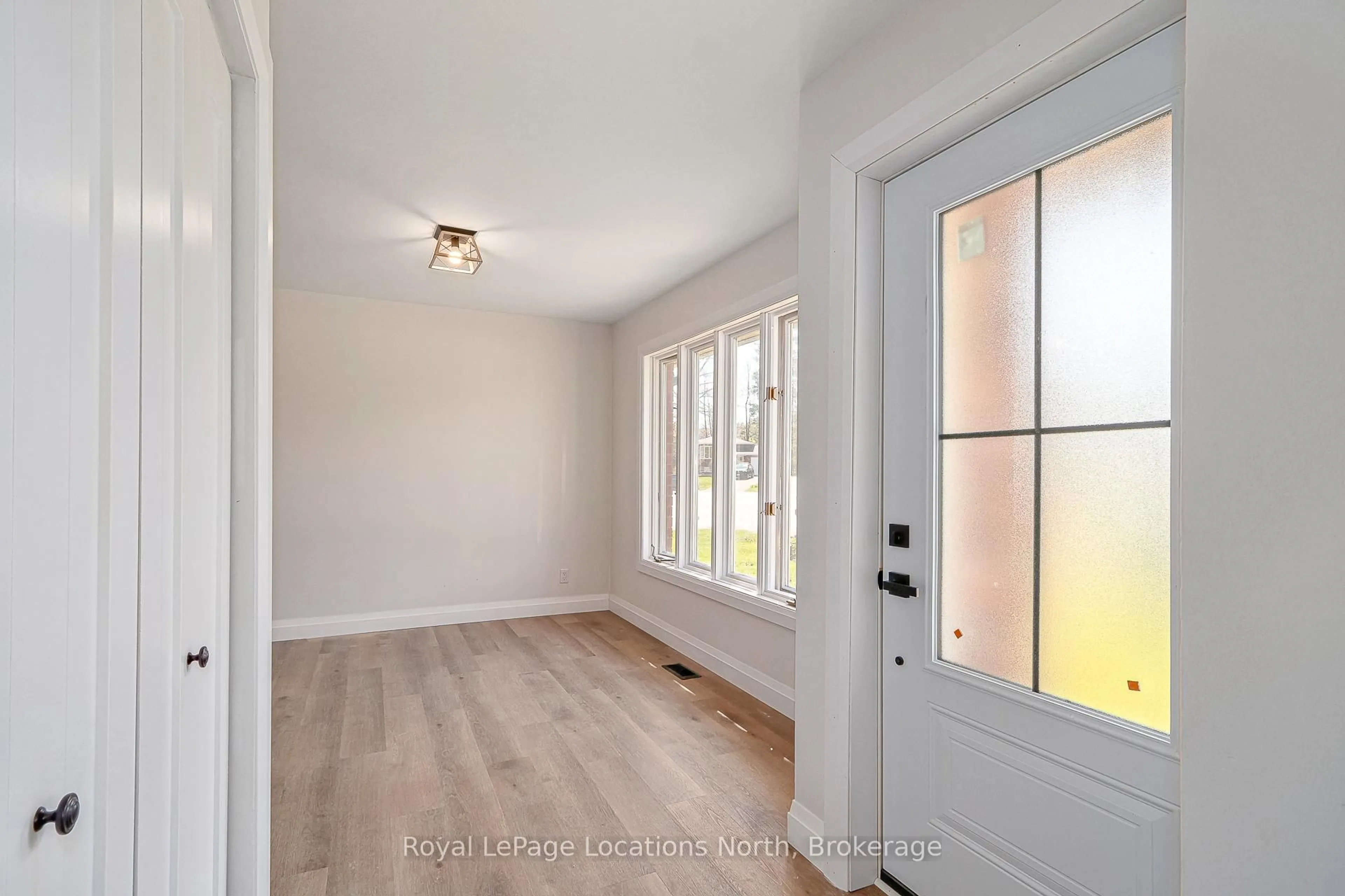 Indoor entryway for 11 Lisbon Crt, Wasaga Beach Ontario L9Z 1L2