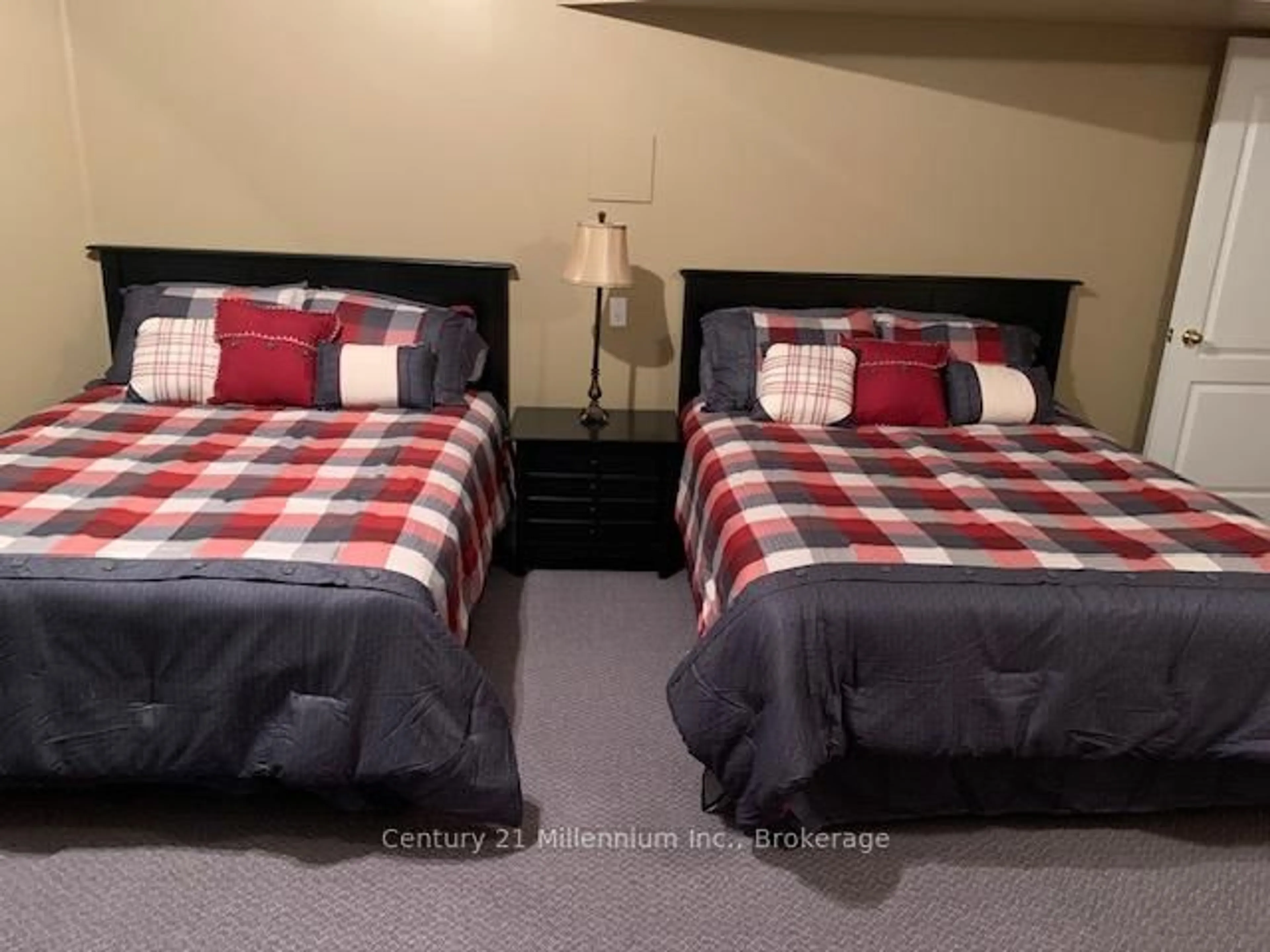 Bedroom with bed, carpet floor for 34 Dawson Dr #825, Collingwood Ontario L9Y 5B4