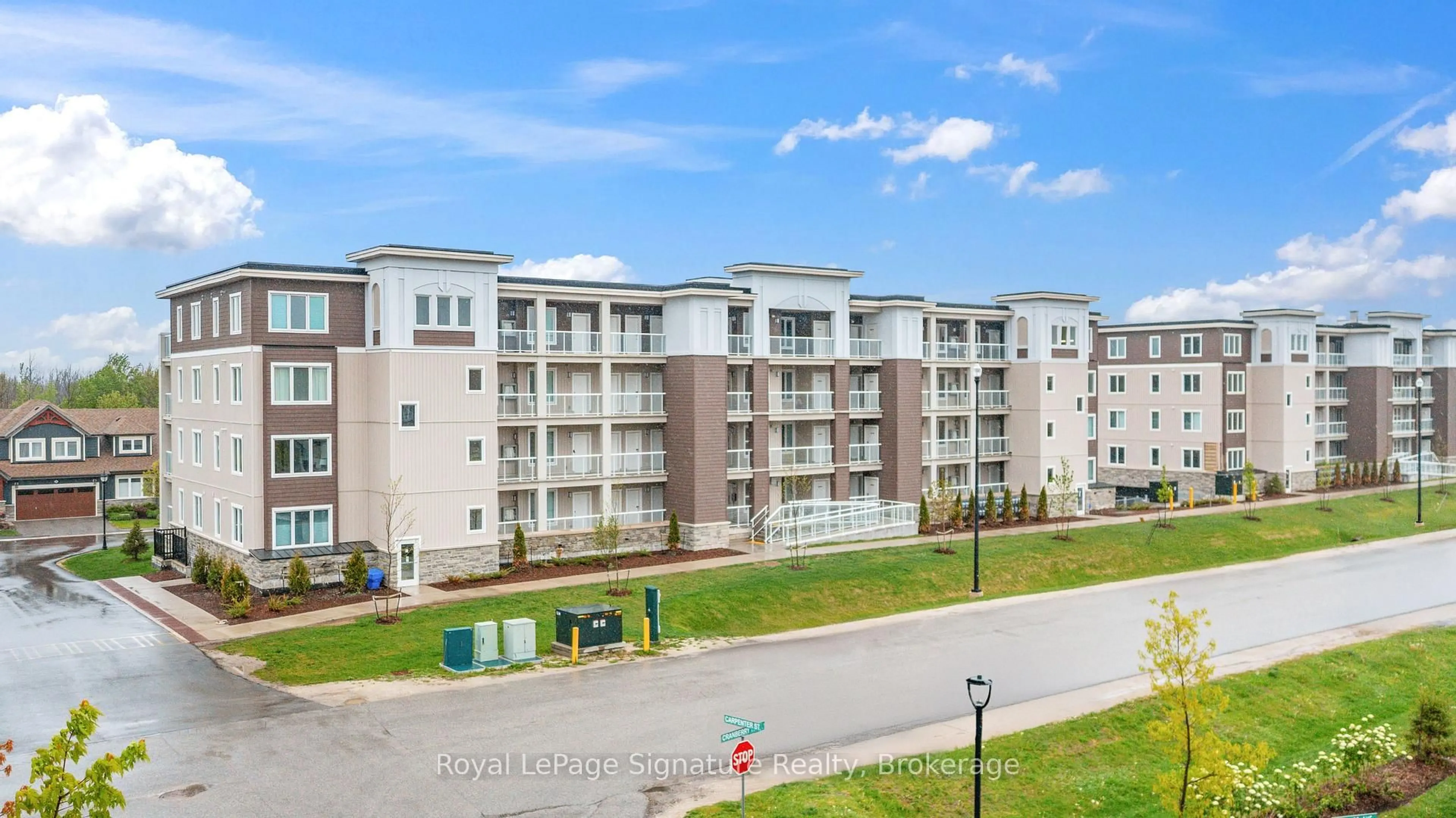 A pic from outside/outdoor area/front of a property/back of a property/a pic from drone, unknown for 17 Spooner Cres #102, Collingwood Ontario L9Y 1T3