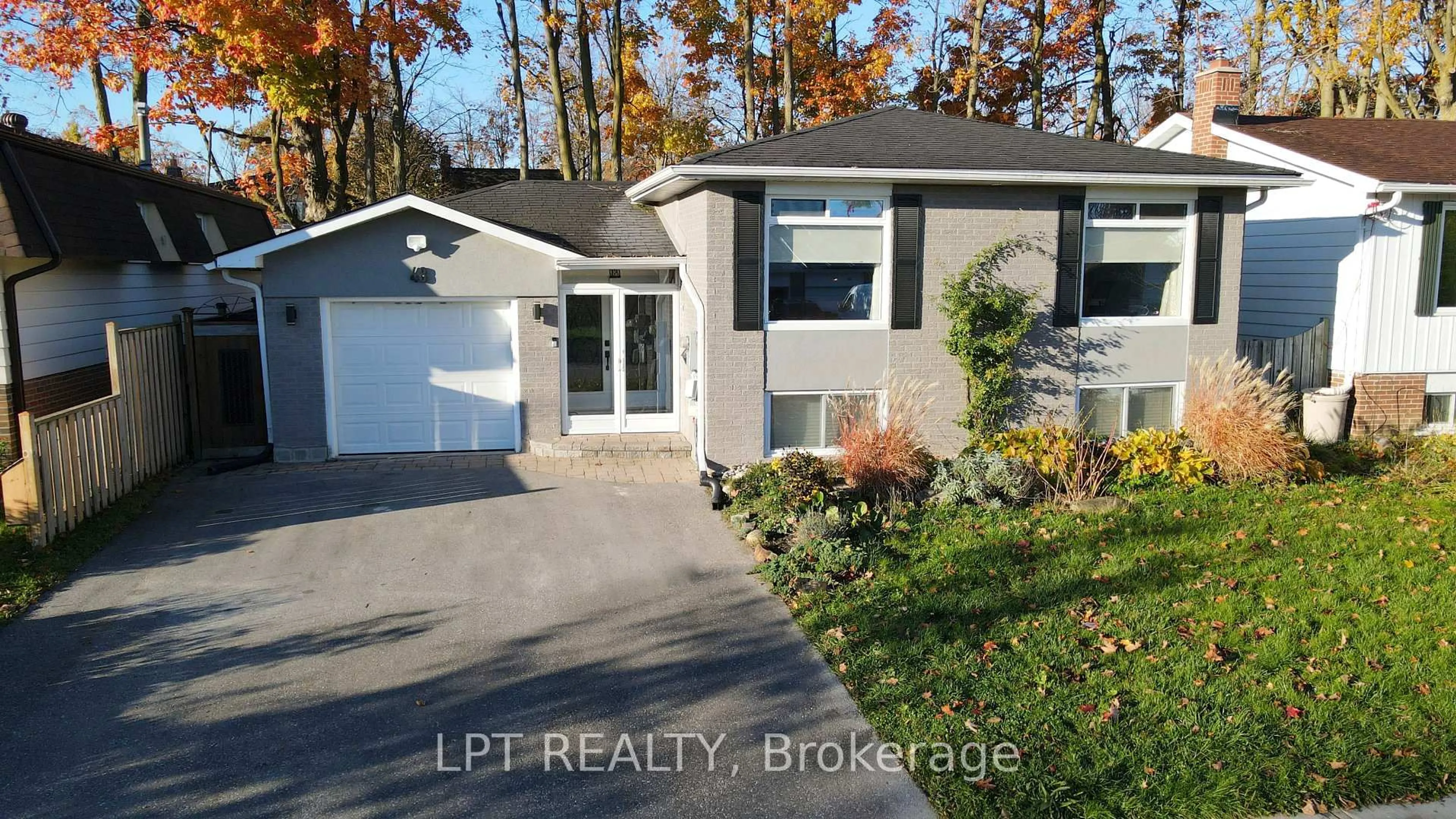 Home with vinyl exterior material, street for 48 Maplehurst Cres, Barrie Ontario L4M 4X2