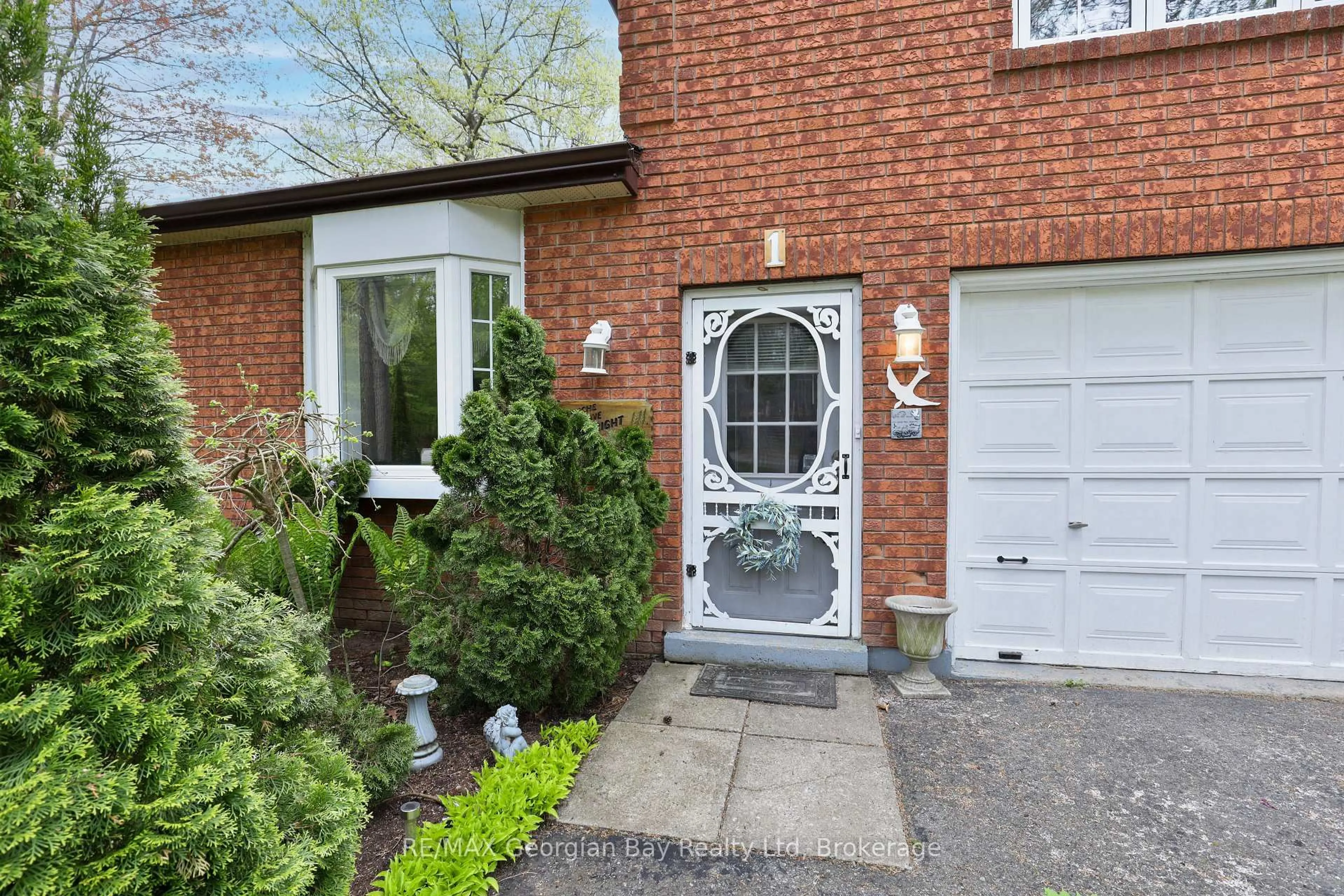 Unknown for 1 Lindale Ave, Tiny Ontario L9M 0J2