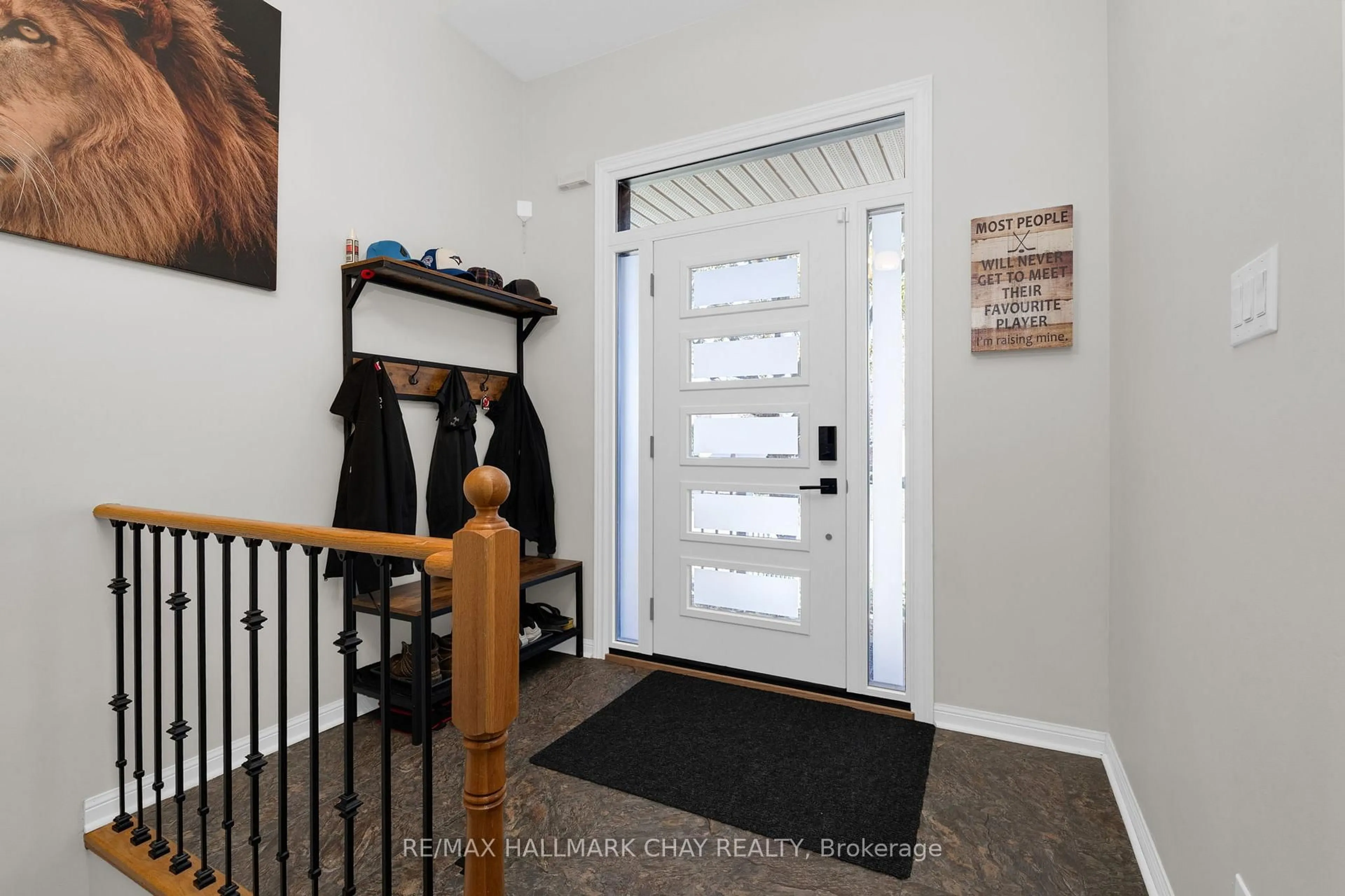Indoor entryway for 38 Rose Valley Way, Wasaga Beach Ontario L9Z 3C5