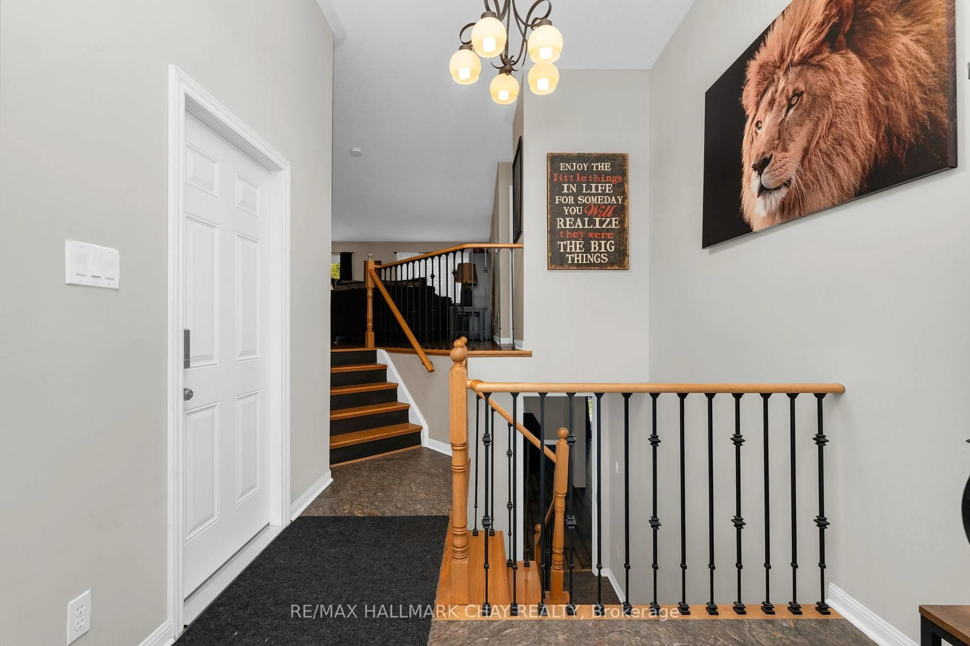 Indoor foyer for 38 Rose Valley Way, Wasaga Beach Ontario L9Z 3C5