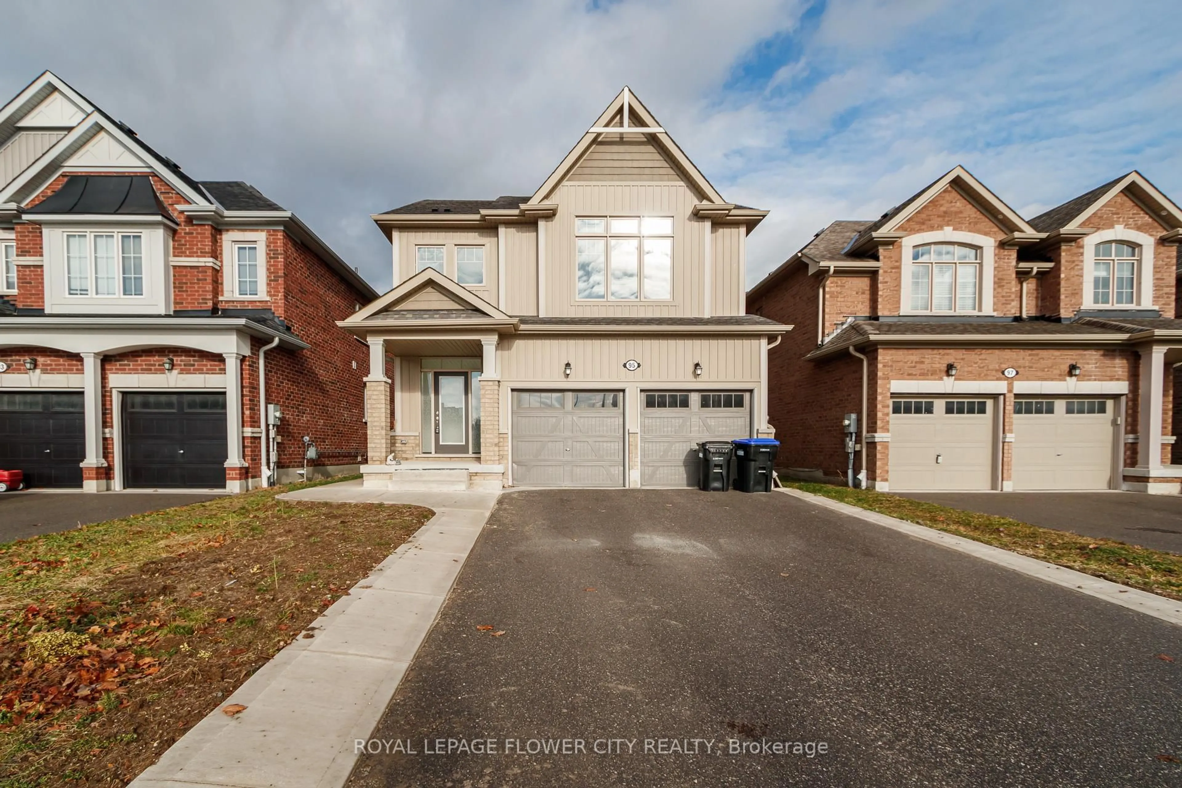 Home with brick exterior material, street for 95 Tracey Lane, Collingwood Ontario L9Y 3Y7