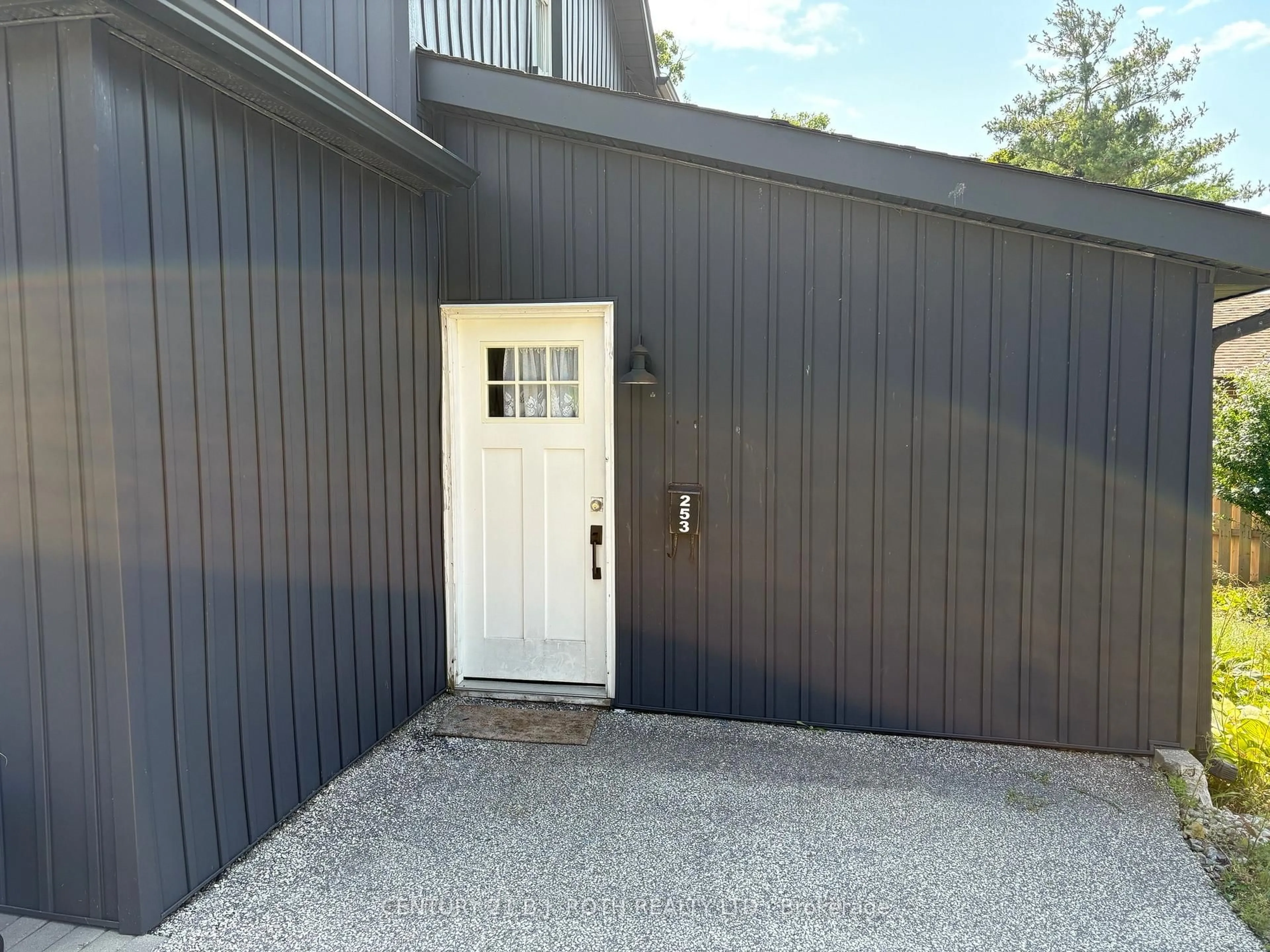 Unknown for 253 Dunlop St, Barrie Ontario L4M 1B6