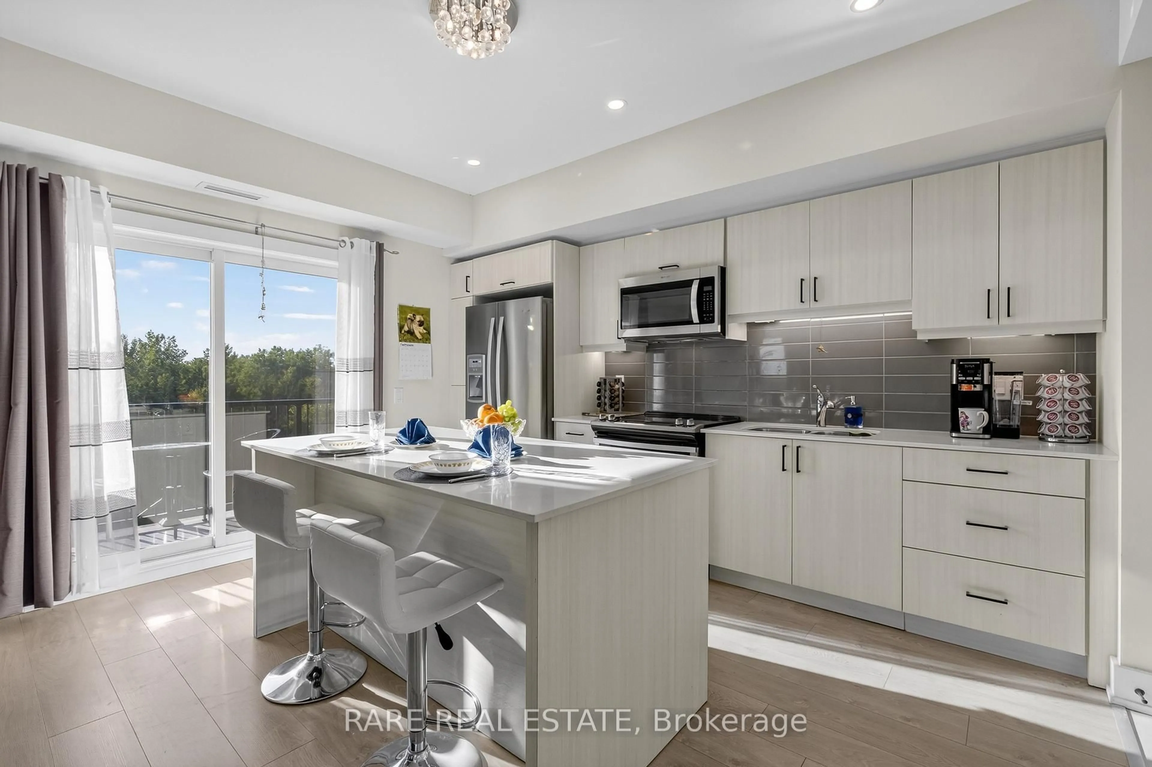 Open concept kitchen, ceramic/tile floor for 5 Chef Lane #402, Barrie Ontario L9J 0J8