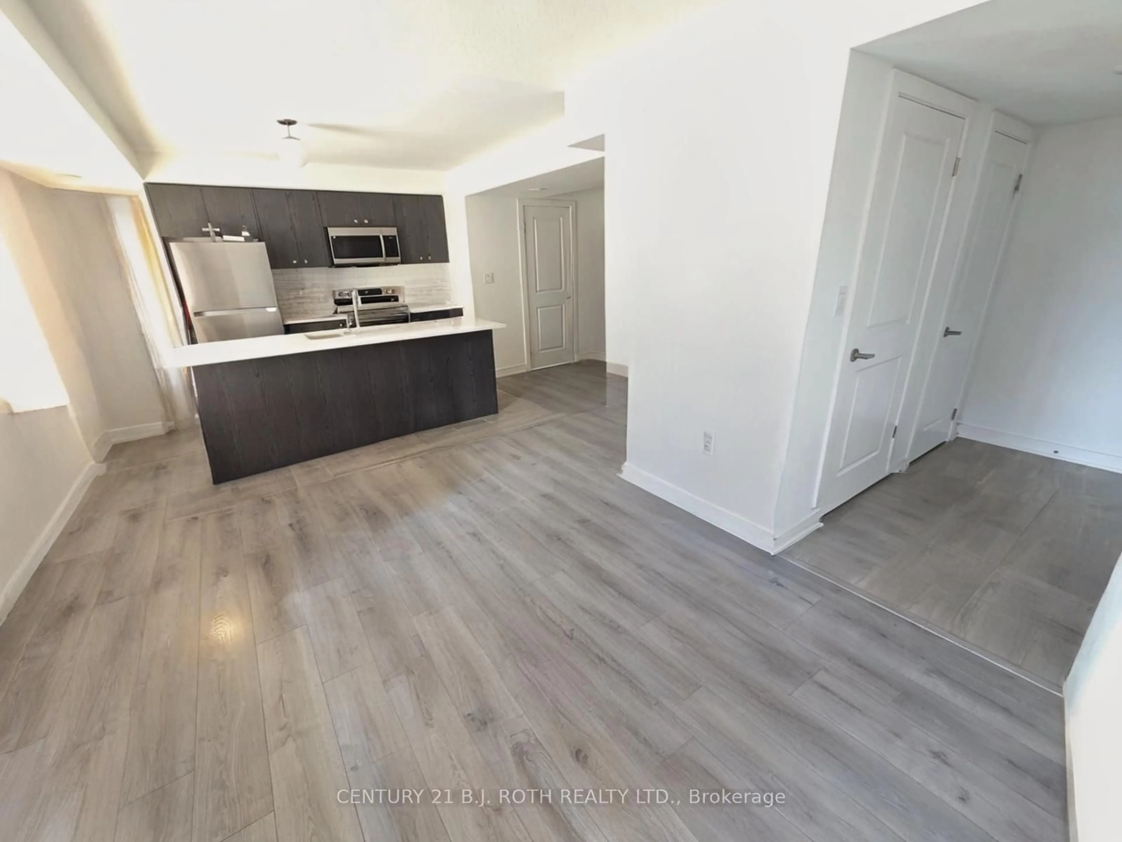 Open concept kitchen, unknown for 131 Appletree Lane, Barrie Ontario L9J 0P1