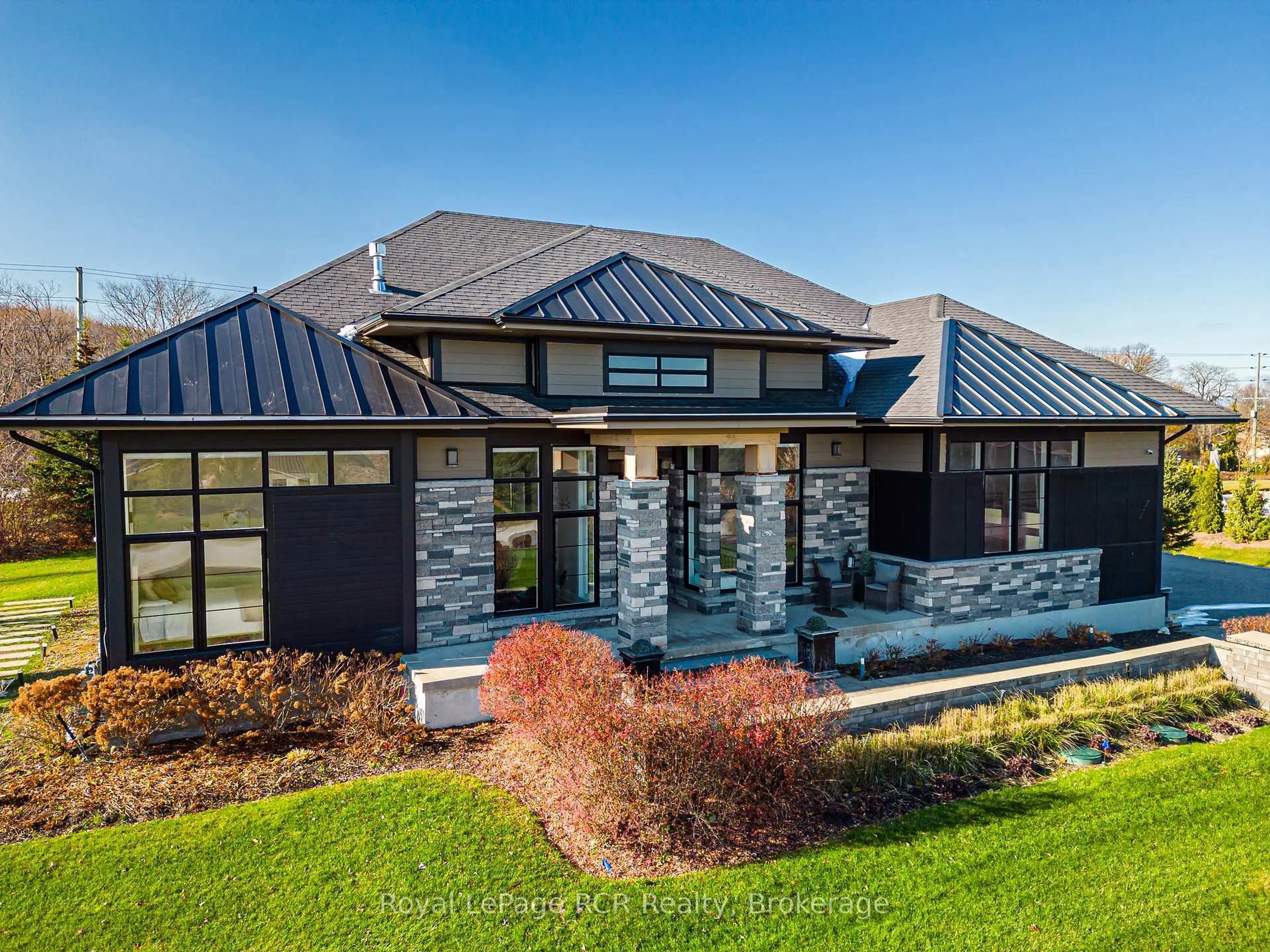 Home with brick exterior material, unknown for 1 Windrose Valley Blvd, Collingwood Ontario L9Y 0K2