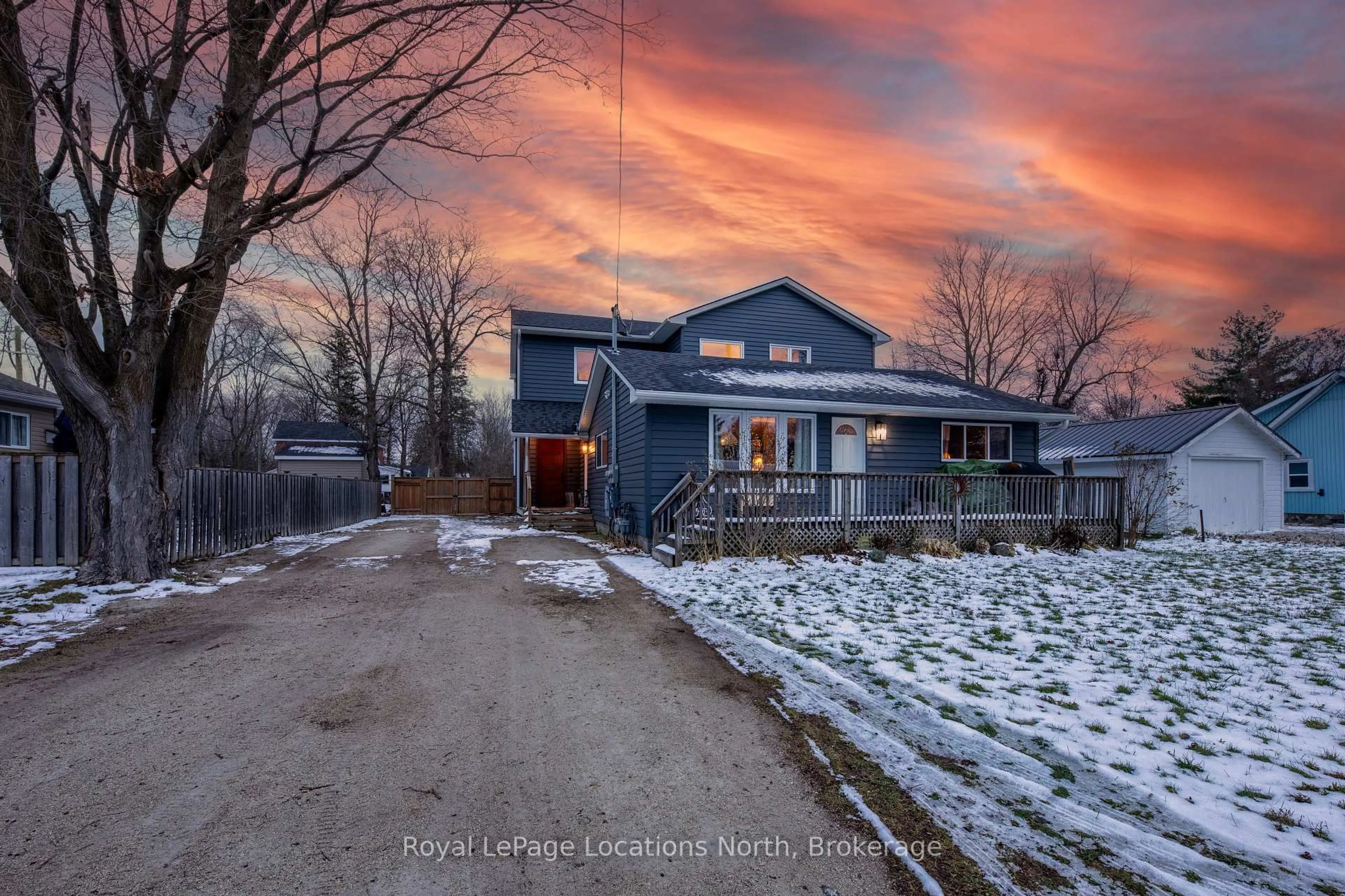 A pic from outside/outdoor area/front of a property/back of a property/a pic from drone, street for 245 Jane St, Clearview Ontario L0M 1S0
