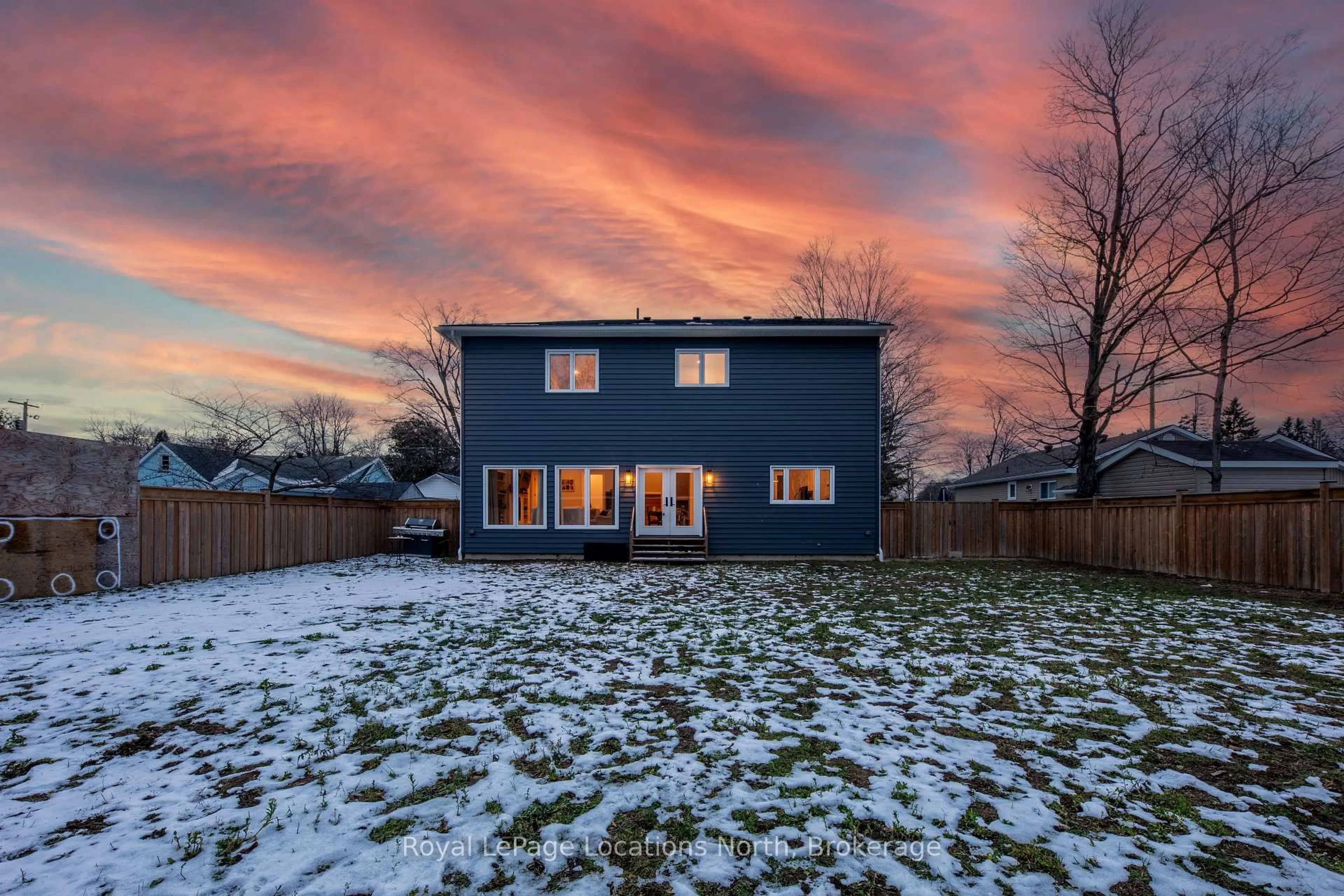 A pic from outside/outdoor area/front of a property/back of a property/a pic from drone, unknown for 245 Jane St, Clearview Ontario L0M 1S0