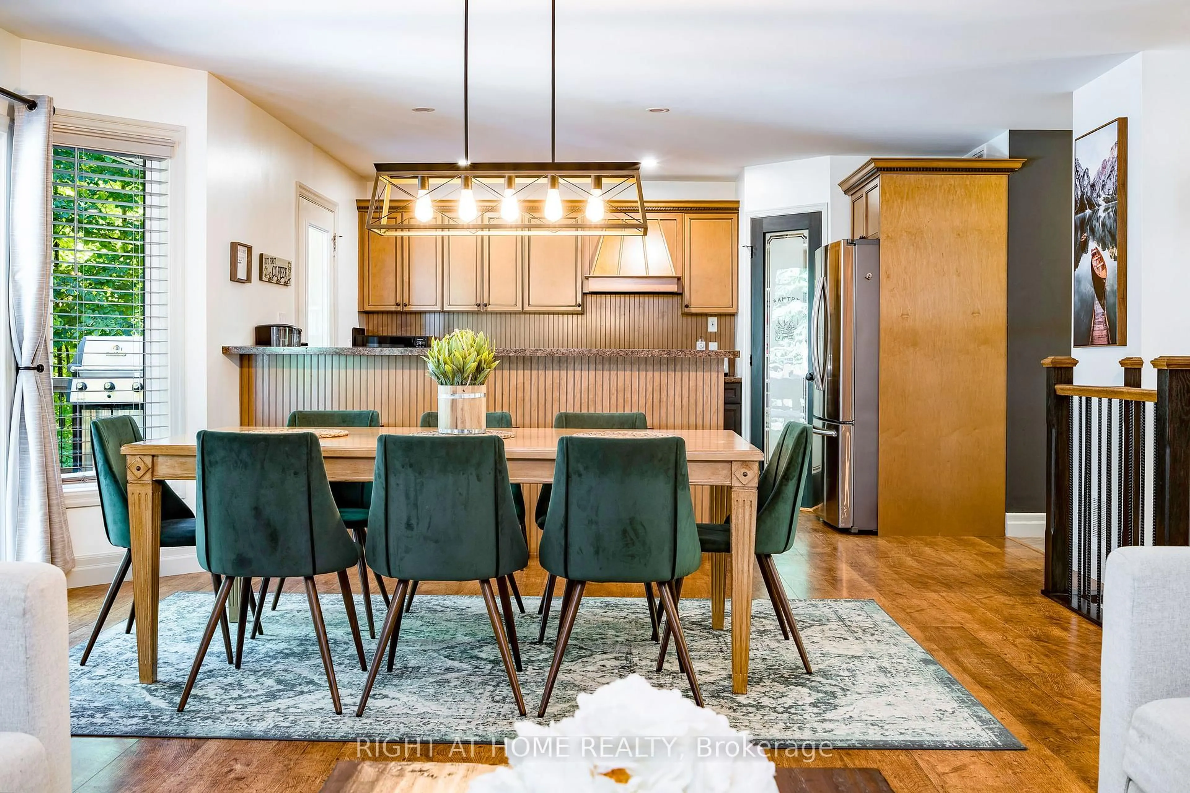 Open concept kitchen, wood/laminate floor for 137 Desroches Tr, Tiny Ontario L9M 0H9