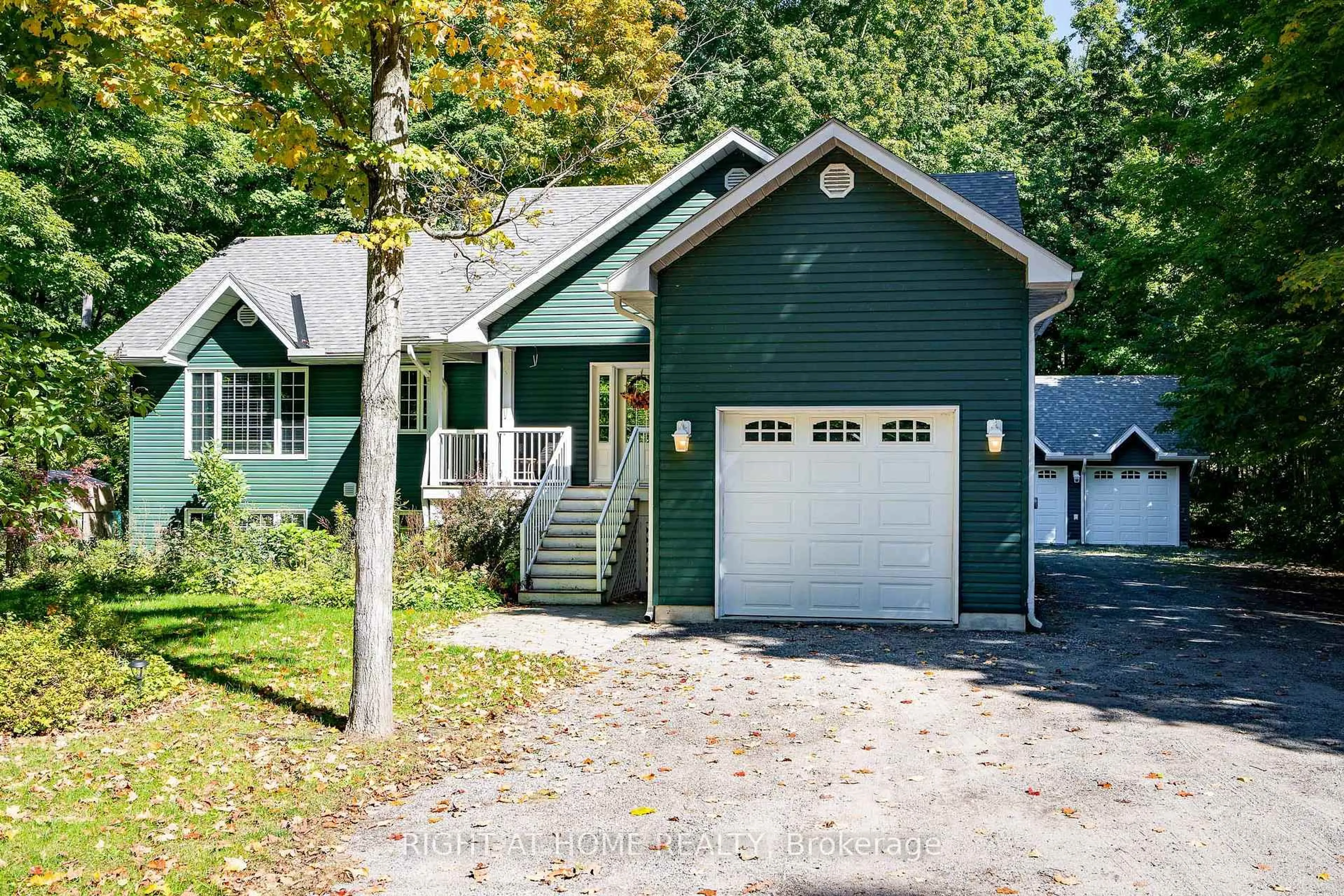 Home with vinyl exterior material, street for 137 Desroches Tr, Tiny Ontario L9M 0H9