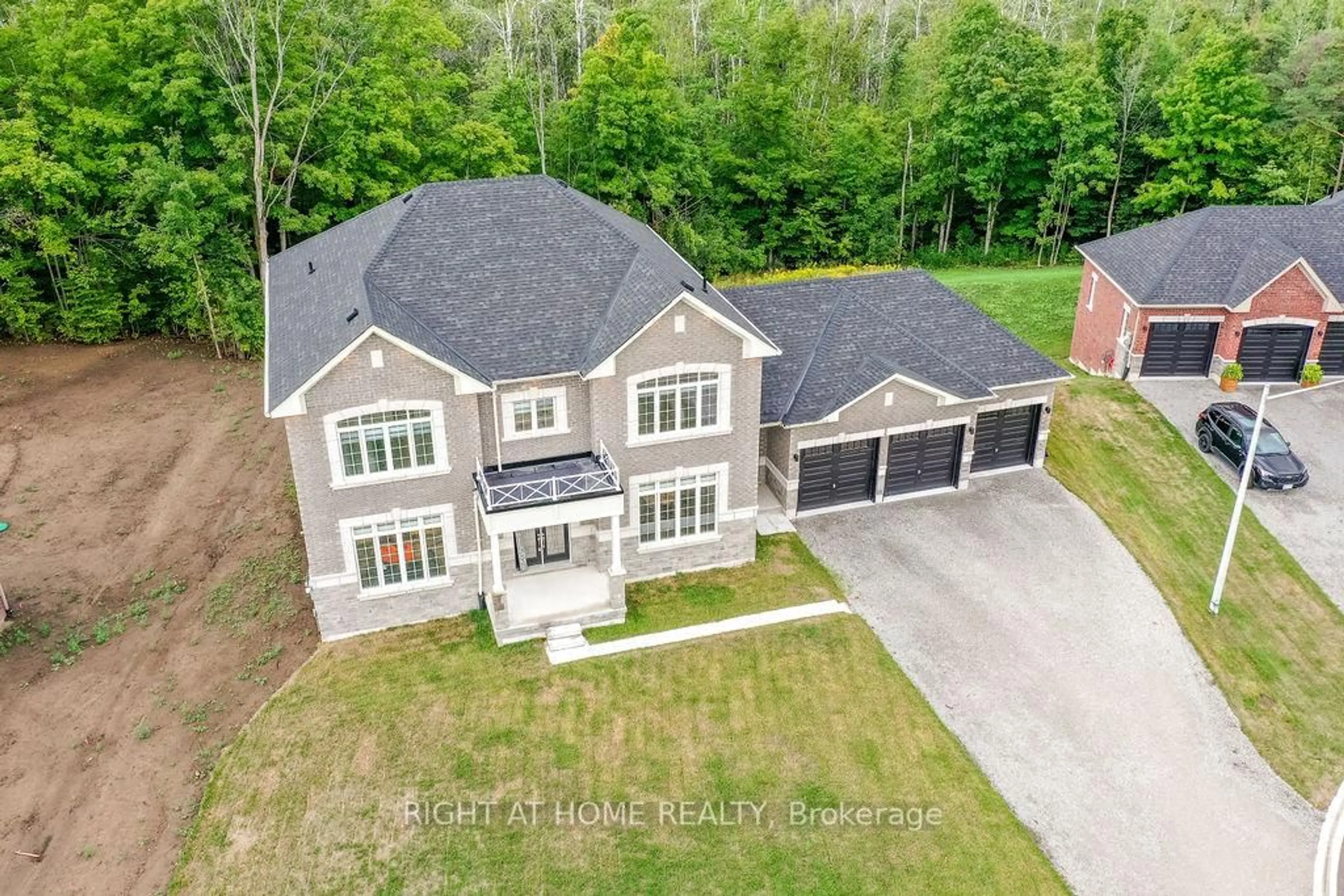 A pic from outside/outdoor area/front of a property/back of a property/a pic from drone, street for 8 Forest Heights Crt, Oro-Medonte Ontario L0L 2E0