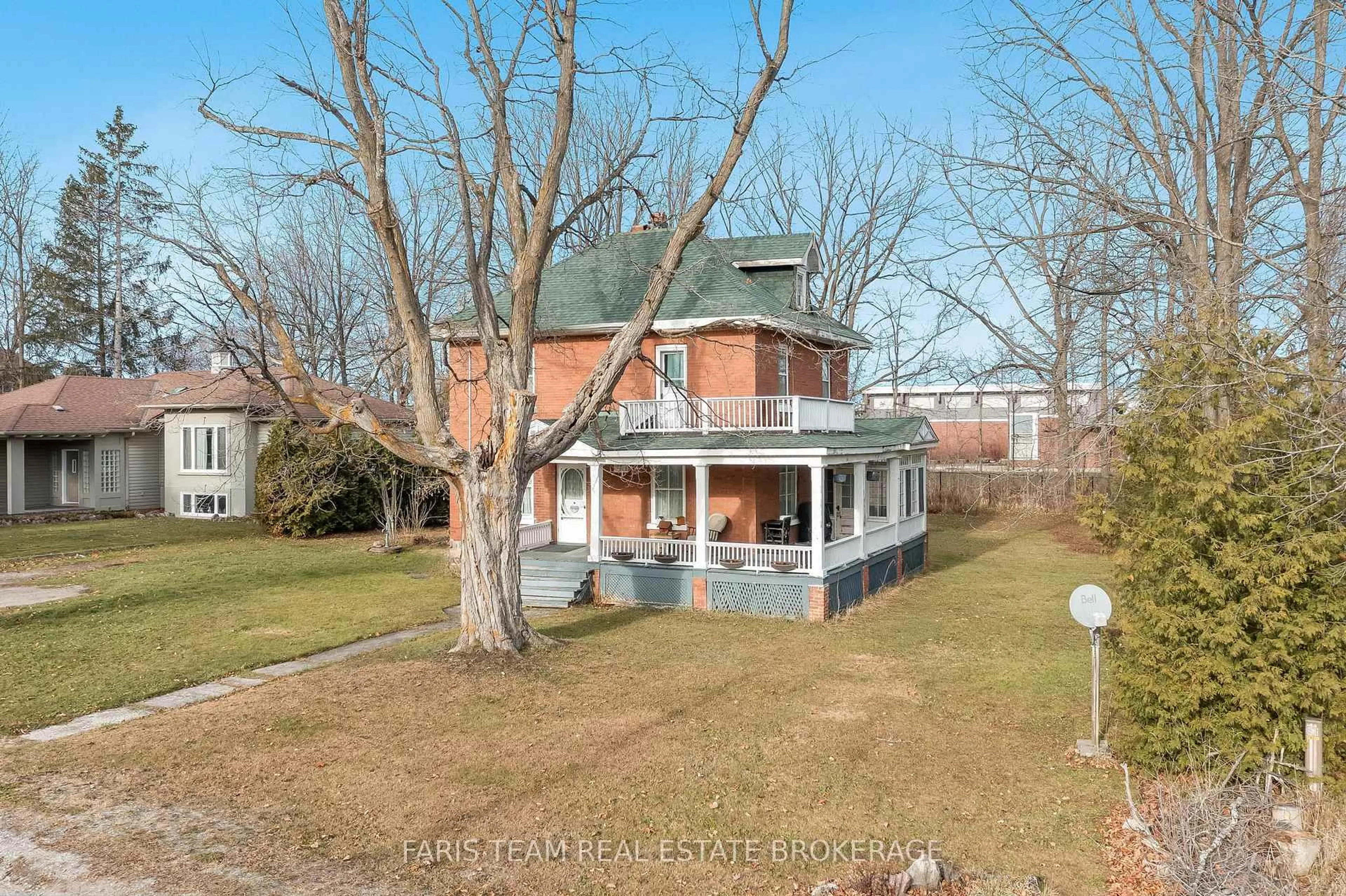 A pic from outside/outdoor area/front of a property/back of a property/a pic from drone, unknown for 307 Albert St, Tay Ontario L0K 2A0