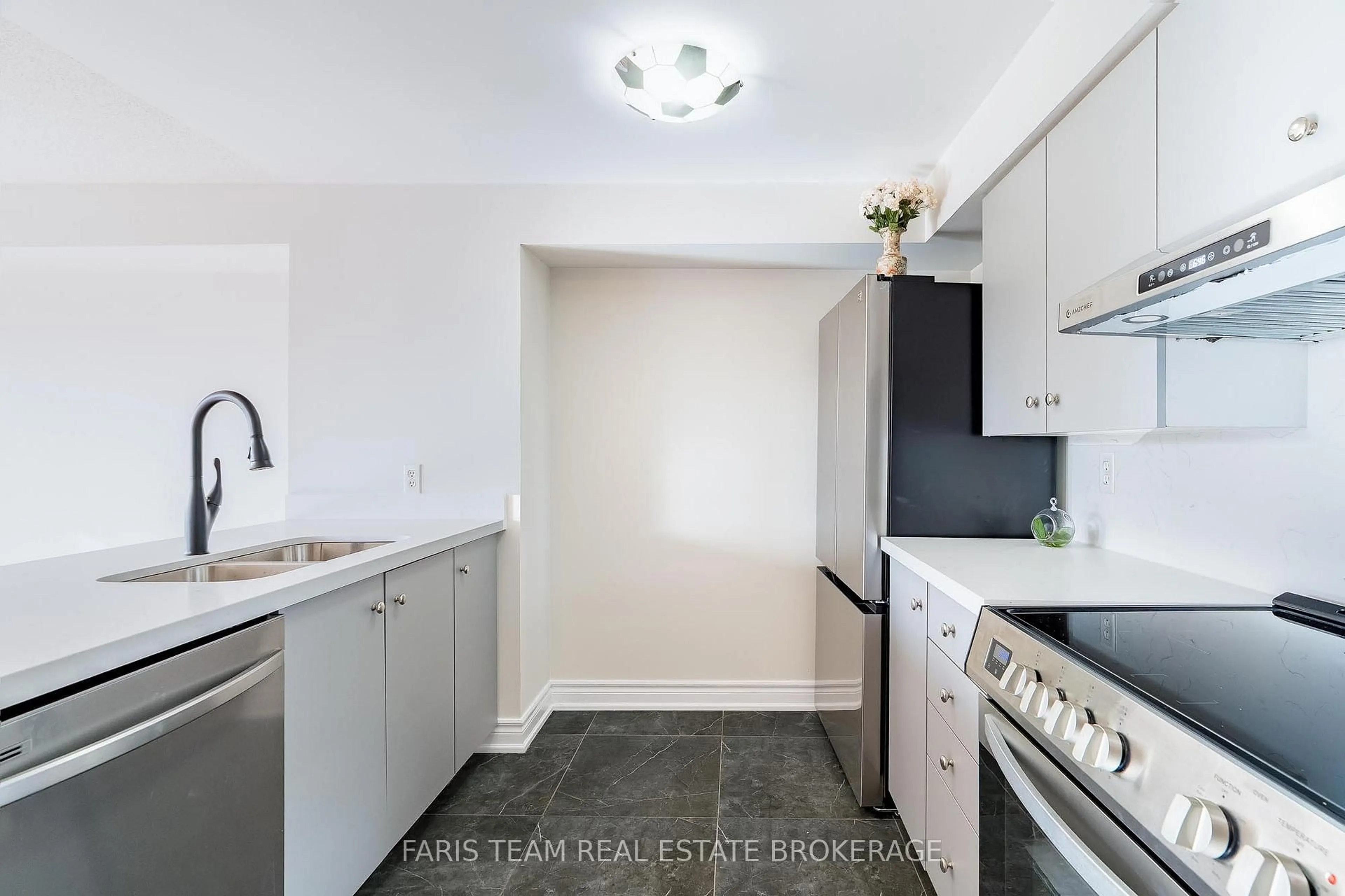 Standard kitchen, ceramic/tile floor for 197 Dunsmore Lane, Barrie Ontario L4M 6Z8