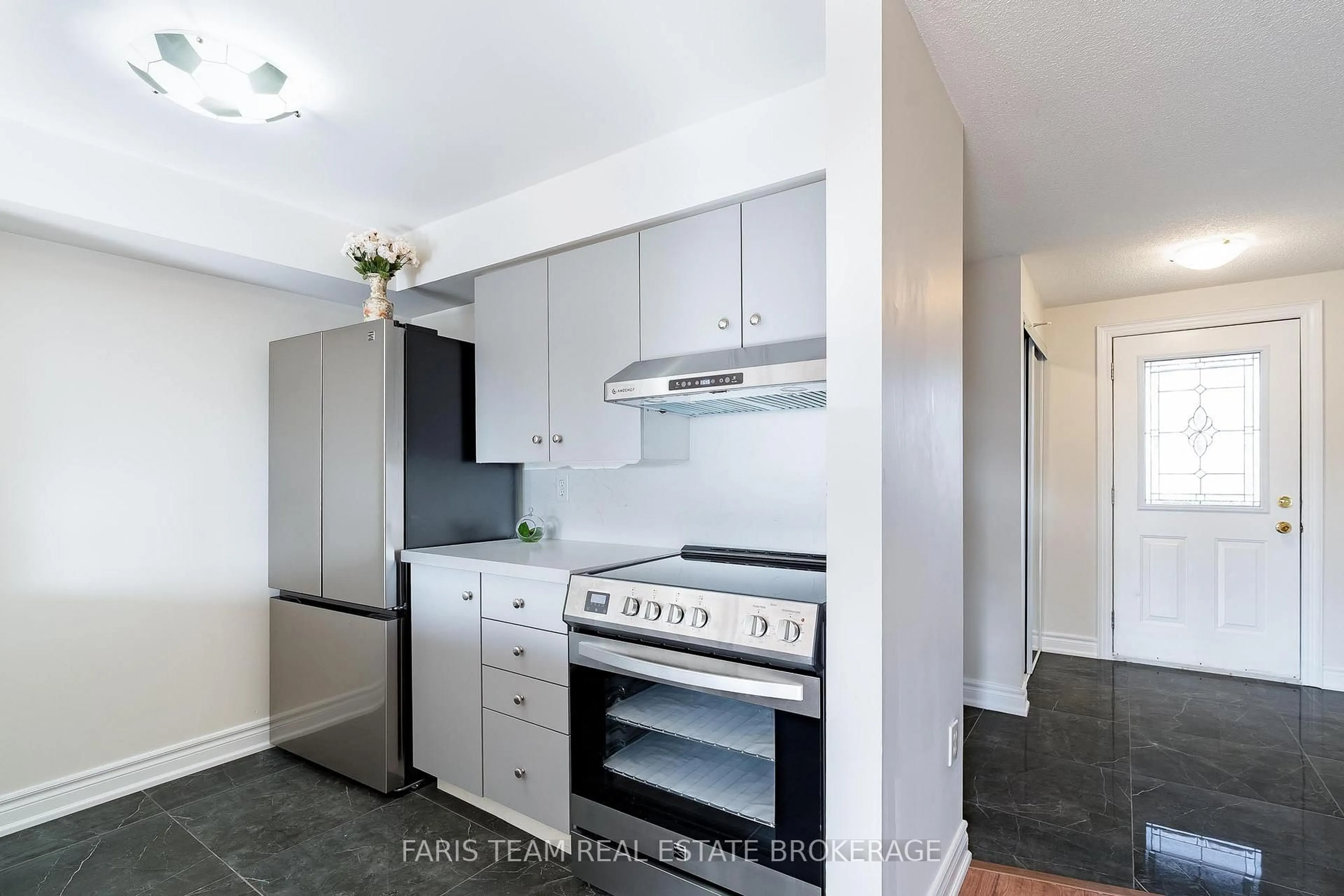 Standard kitchen, unknown for 197 Dunsmore Lane, Barrie Ontario L4M 6Z8
