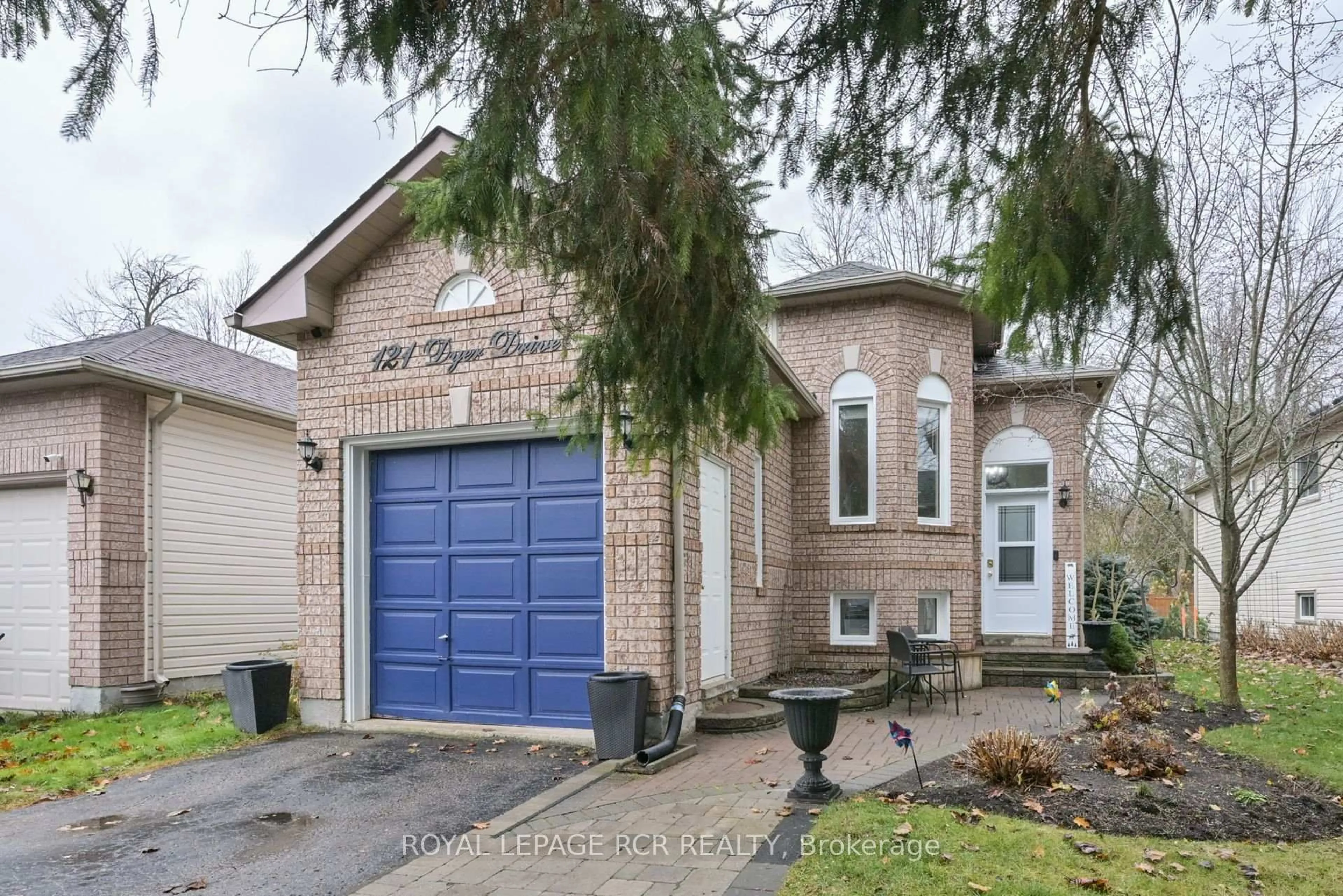 Home with brick exterior material, street for 121 Dyer Dr, Wasaga Beach Ontario L9Z 1M1