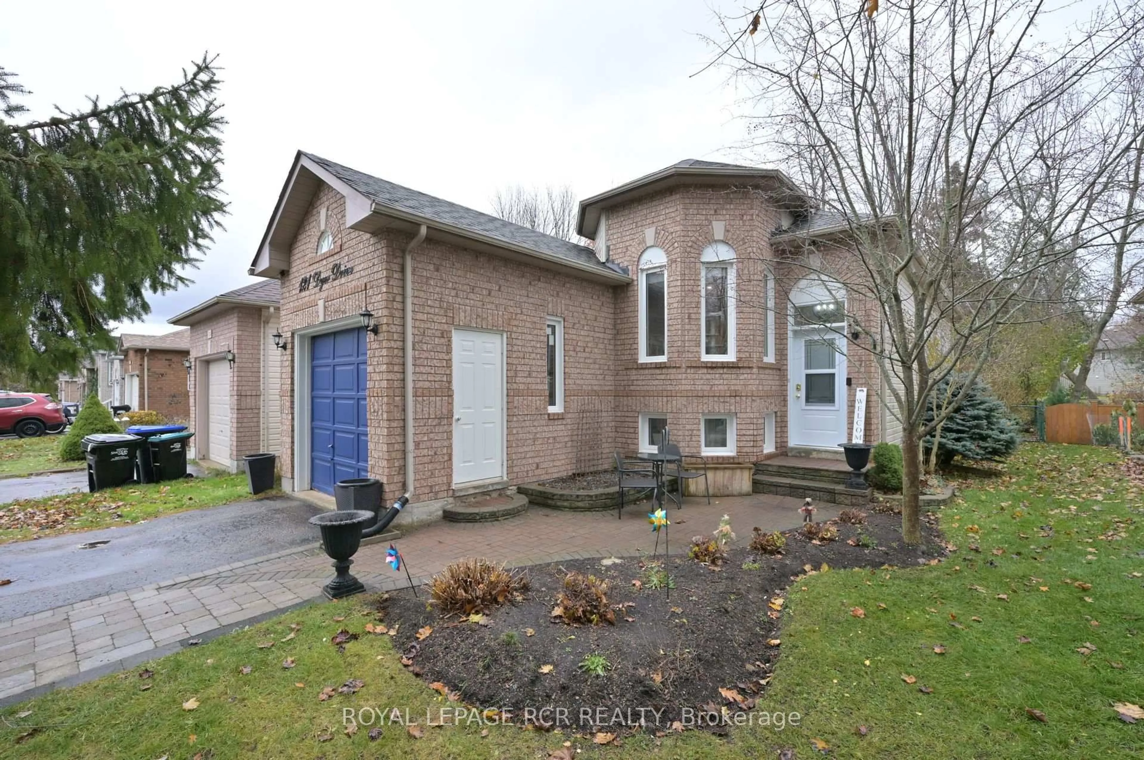 Home with brick exterior material, street for 121 Dyer Dr, Wasaga Beach Ontario L9Z 1M1
